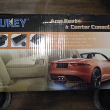Arm rest & center console Roomy storage size, give bett support to the arm