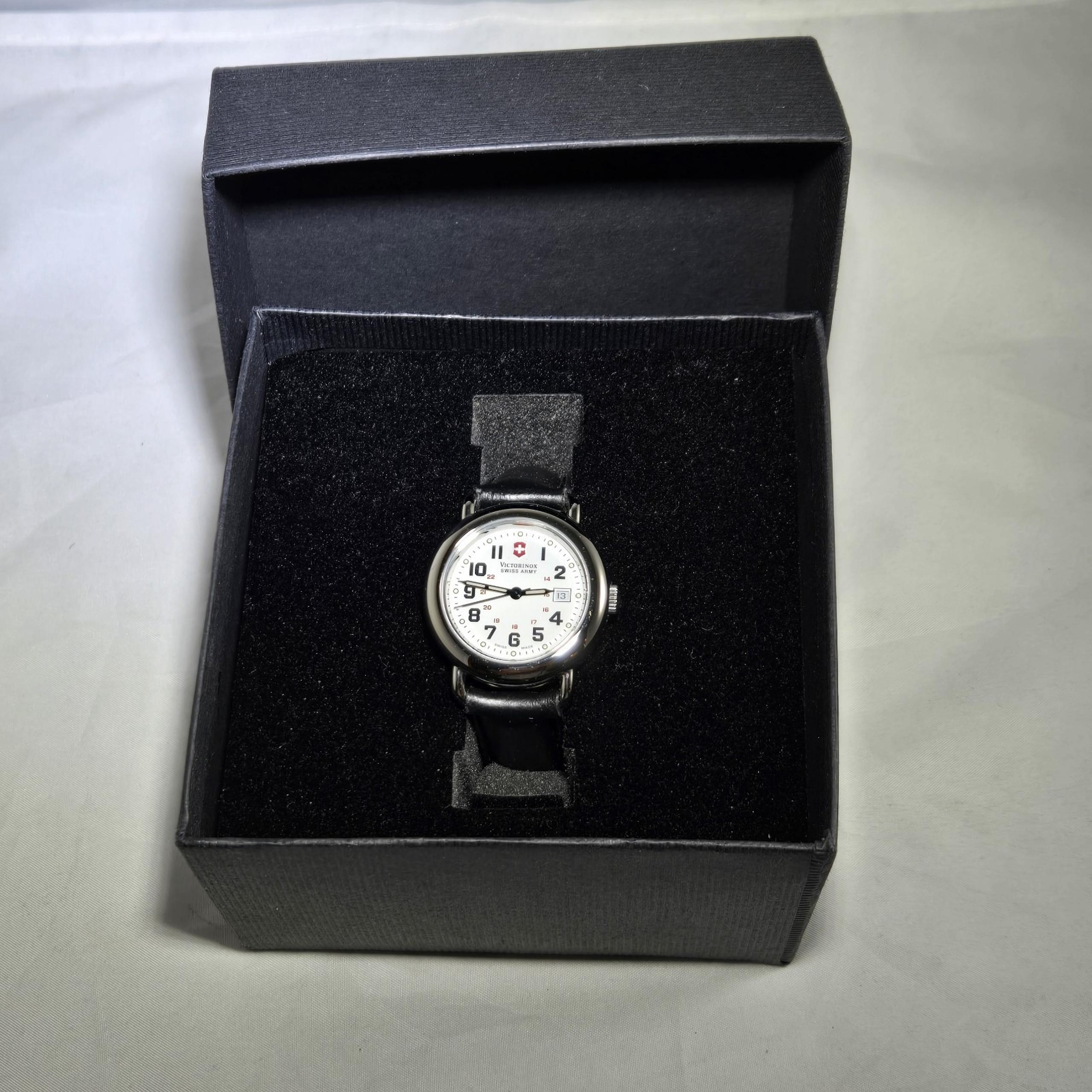 Victorinox Swiss Army Cavalry Leather Strap Ladies Watch 24537.CB New In Box