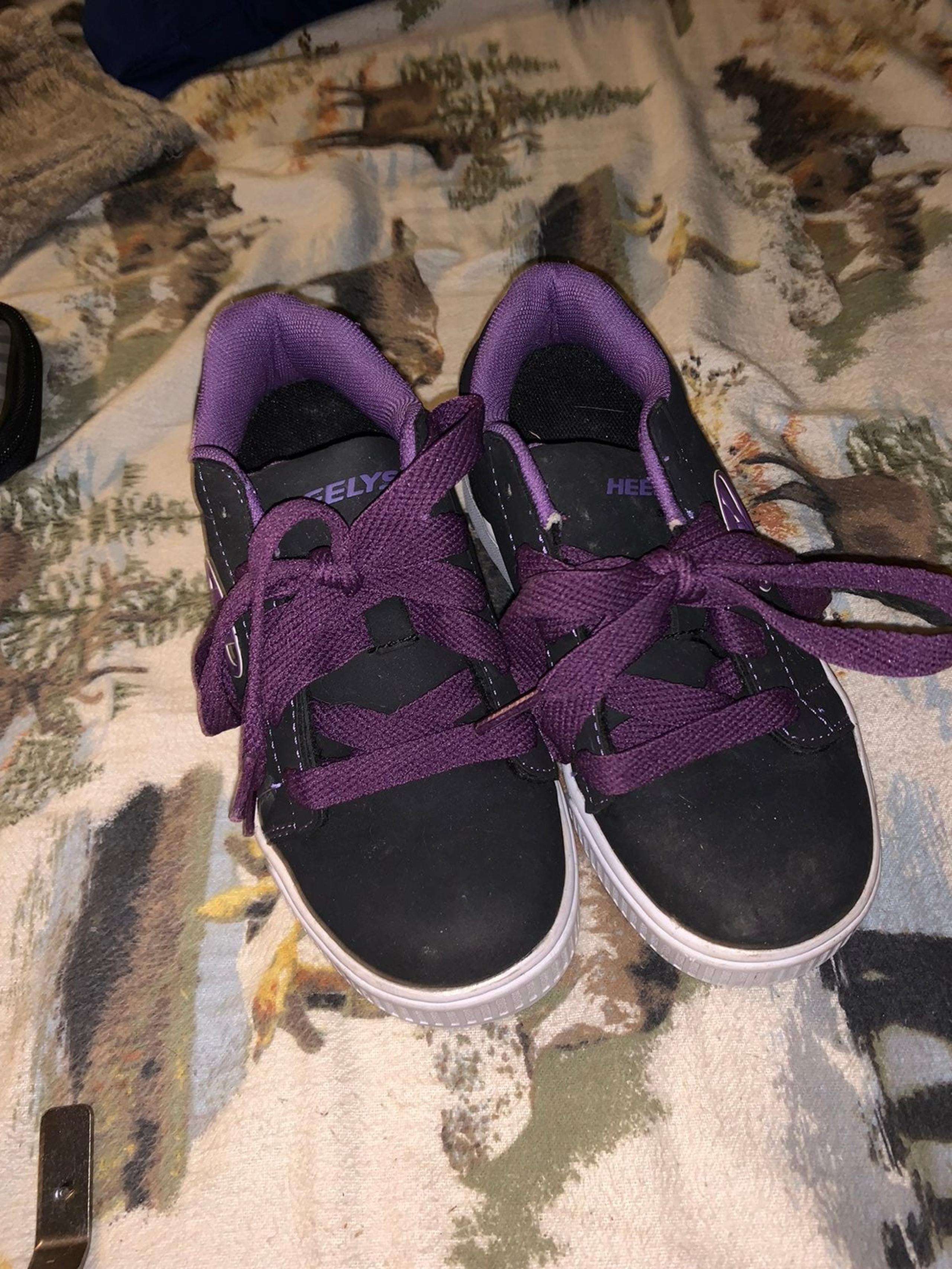 Girls heelys skate shoes size 13c