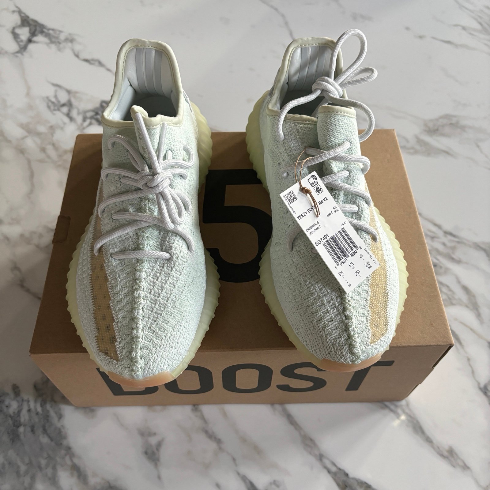 Yeezy Boost 350 V2