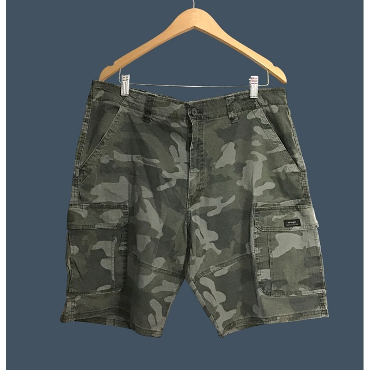 WRANGLER MENS ARMY GREEN RELAX FIT CARGO SHORTS SIZE 38