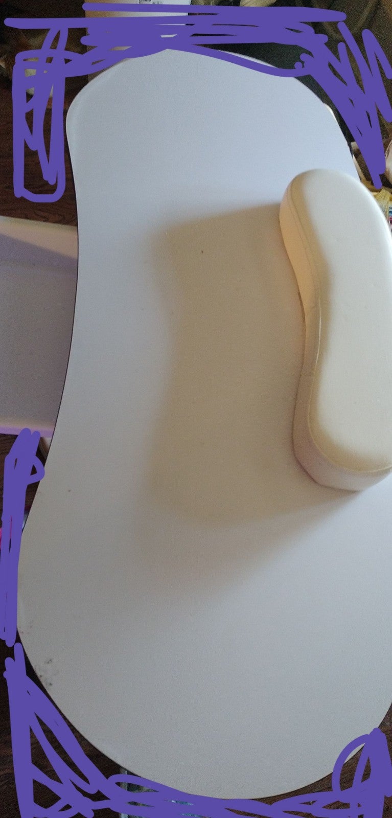 Nail desk