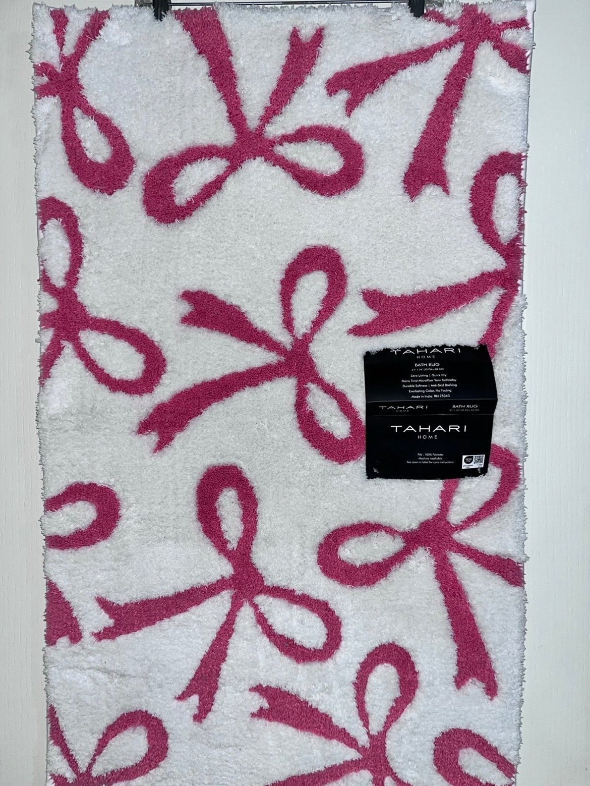 1-NWT TAHARI HOME LARGE PINK BOW BATH RUG