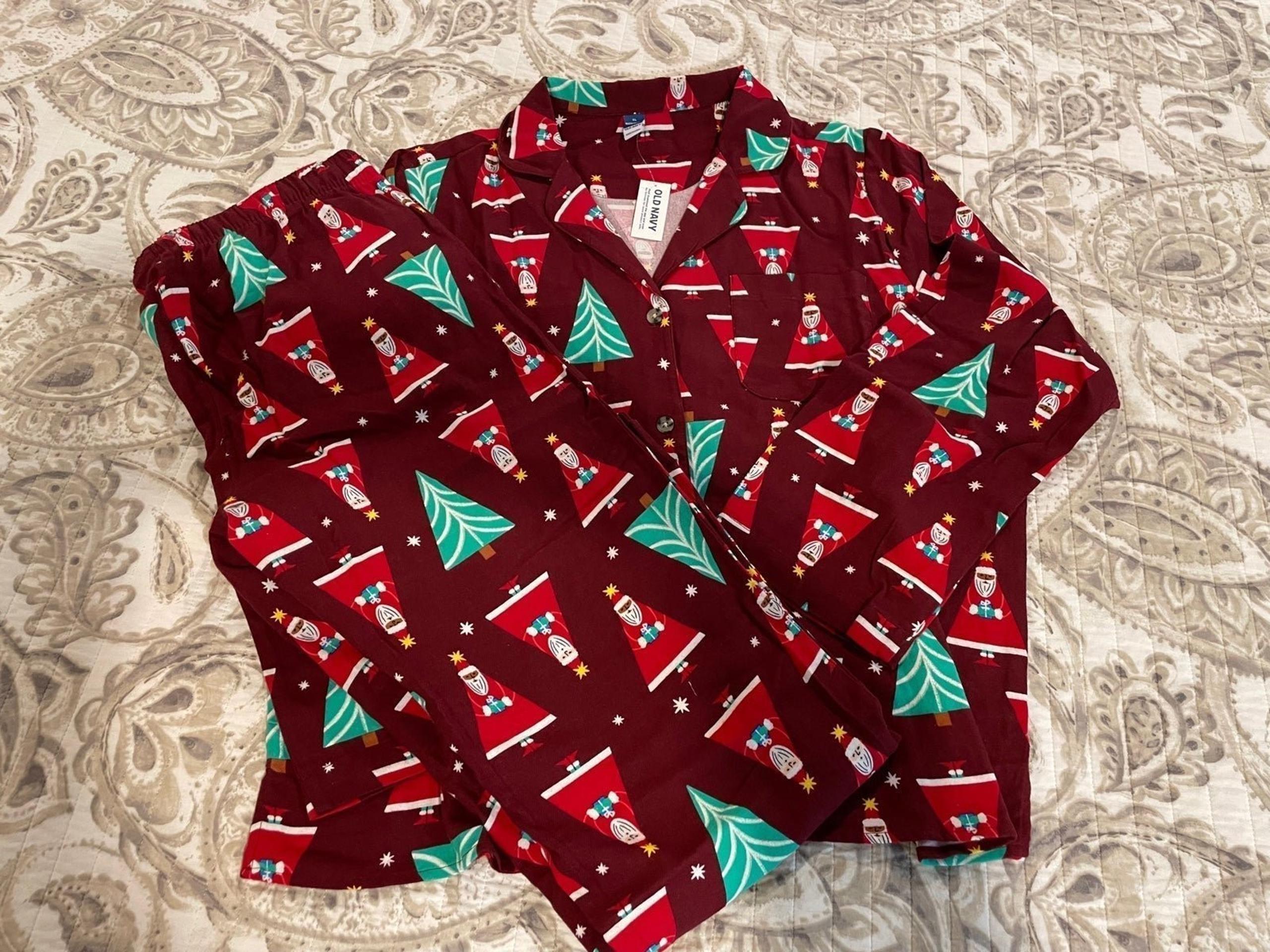 Women’s Old Navy XL Pajama Set Santa in the House