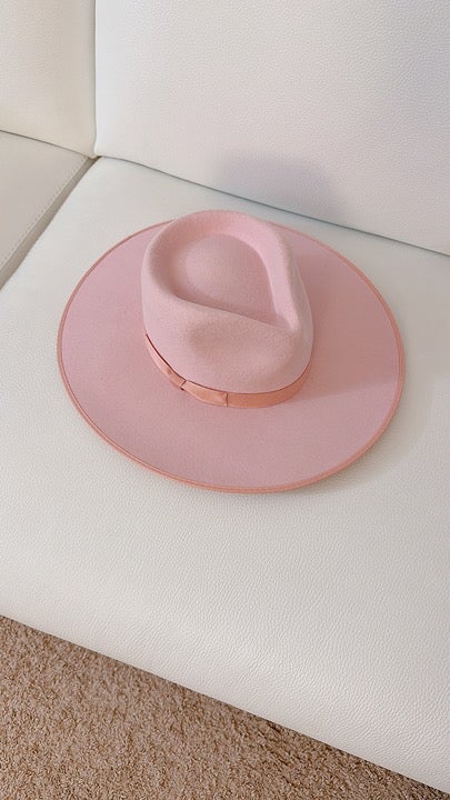 Lack of color starrach hat pink