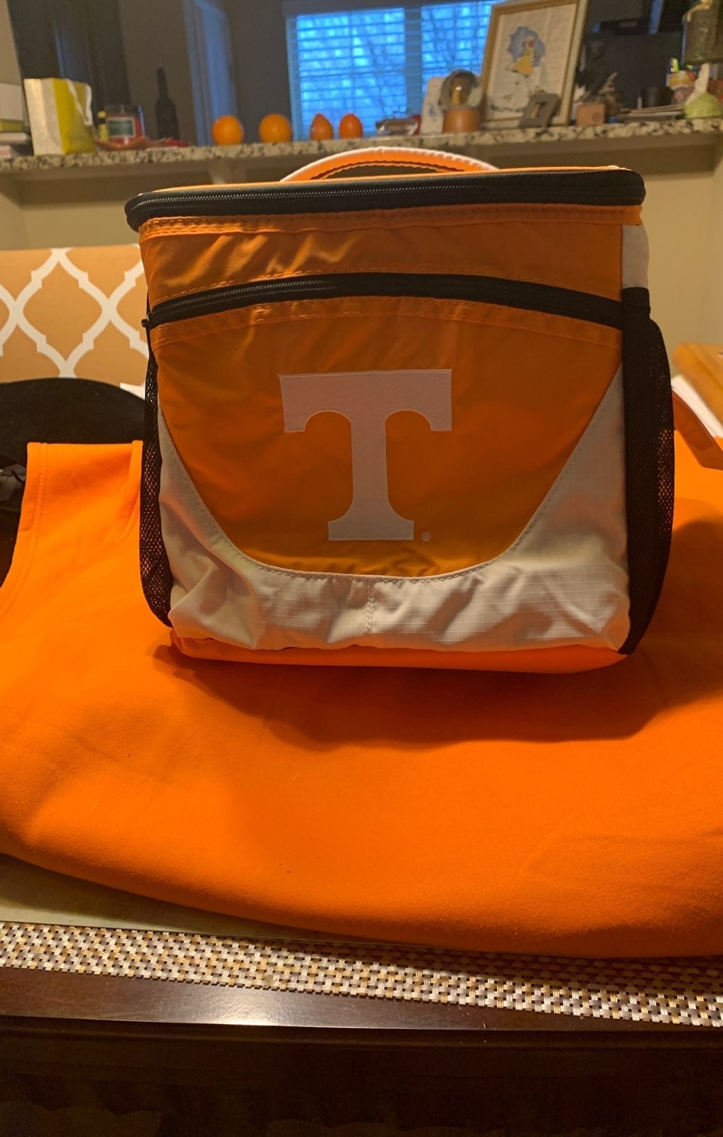 Officially licensed logo brand Ut 24 can