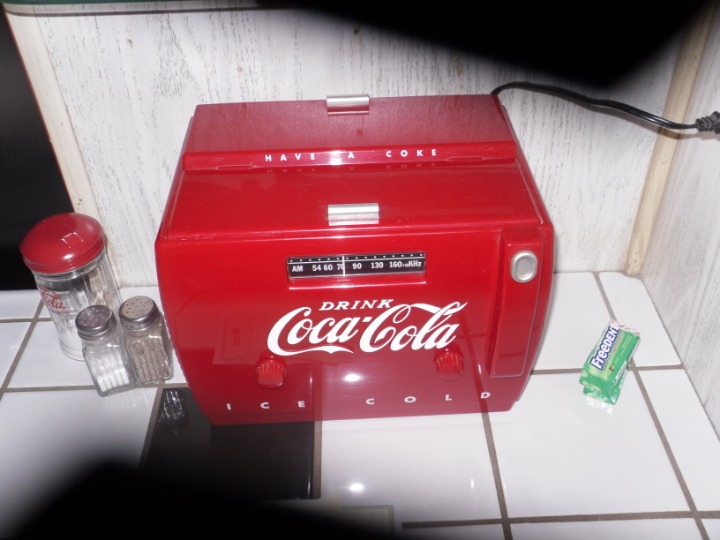 Coca-Cola Cooler Radio AM/FM Cassette
