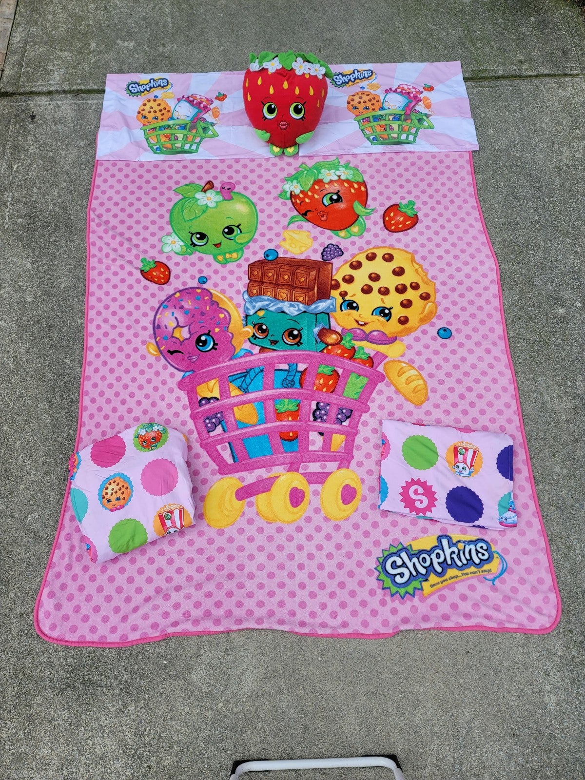 Shopkins Twin Bedding Set Blanket, Sheets, Pillow Cases & Decorative Pillow