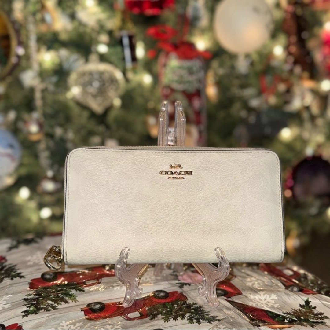 NWOT Coach Long Zip Around Wallet In Signature Canvas Gold/Light Khaki Chalk