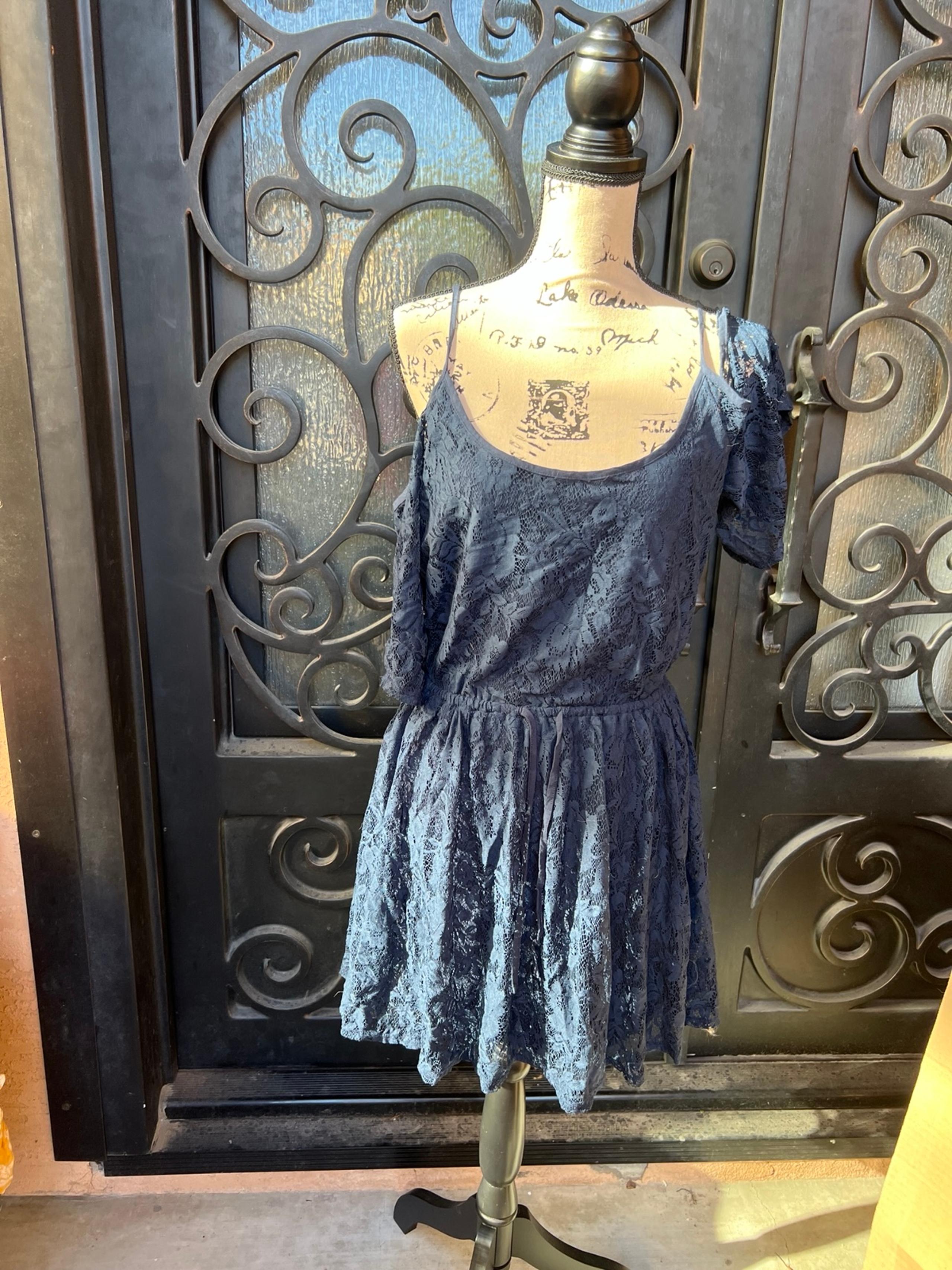 Women’s size large Hollister, navy blue