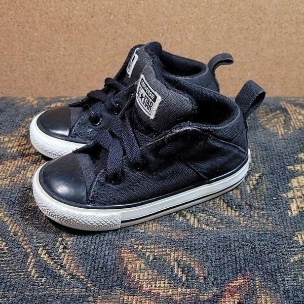 Converse Kids Black Chuck Taylor All Star Axel Mid- Size 6
