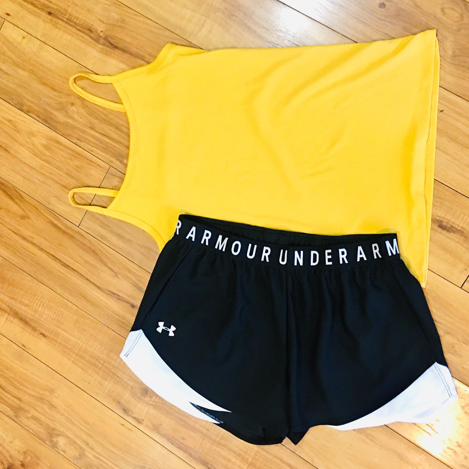 Under Armour sports running short and yellow tank top set outfit large
