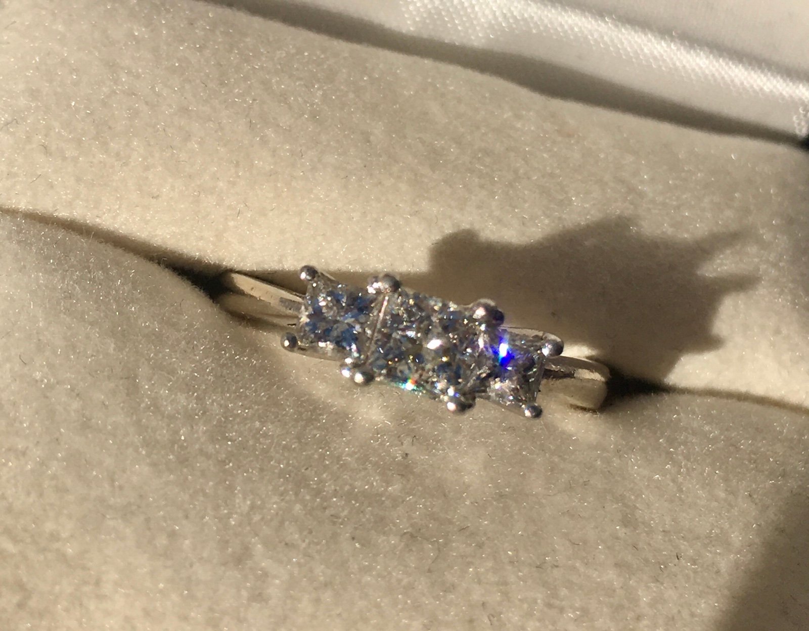 Leo Diamond Ring 3 Stone Princess Brilliant cut Platinum Sz 7 APPROX 3.1 DWT