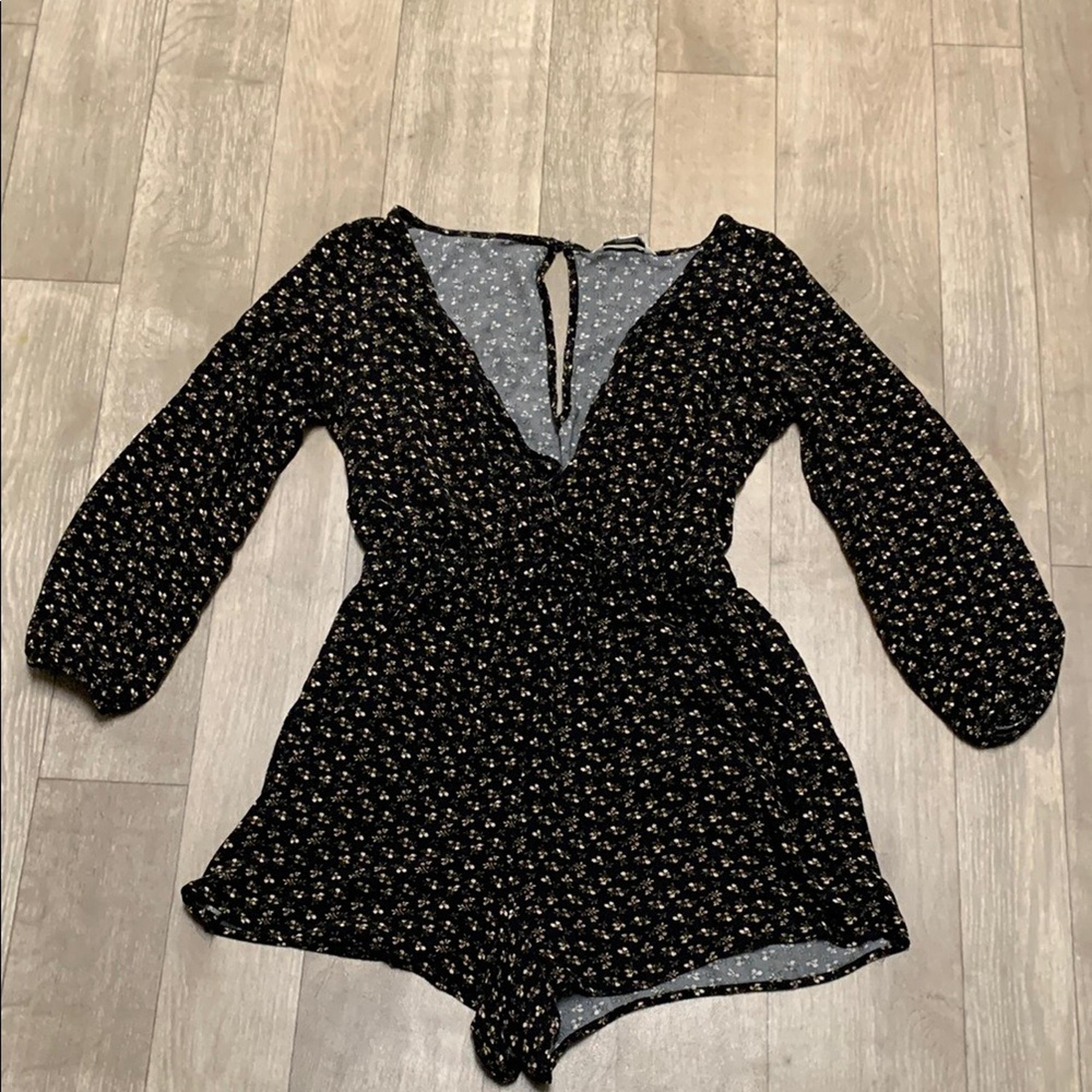Womens American Eagle Floral V-Neck Keyhole Long Sleeve Romper