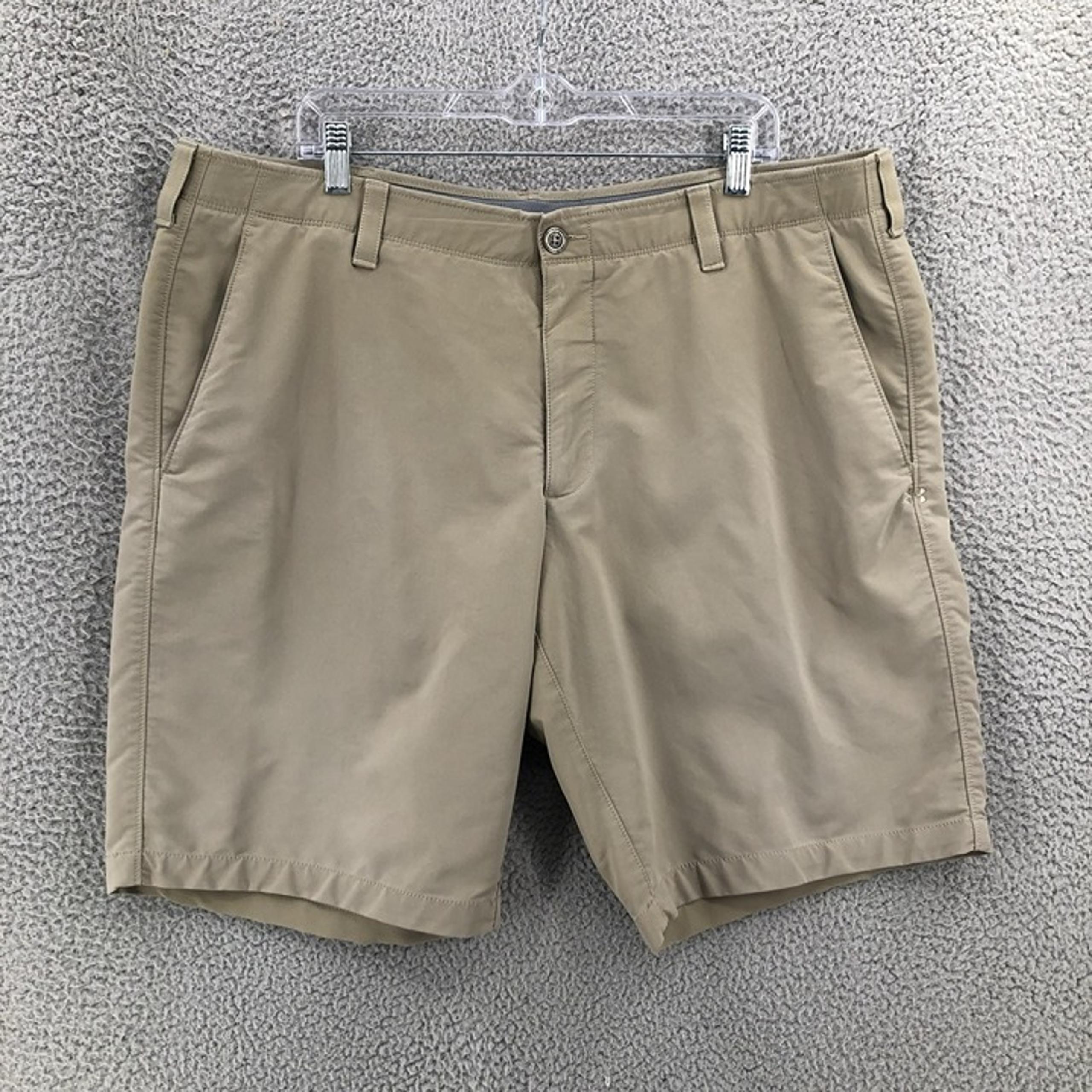 Under Armour Golf Shorts Casual Chino Men’s 42 Flat Front Beige Khaki Tan 10718