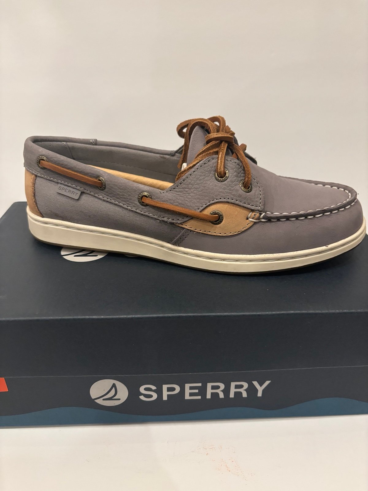 Sperry boat shoe/size 6 ladies/NEW!!/memory foam/coastfish 2-eye textured gray