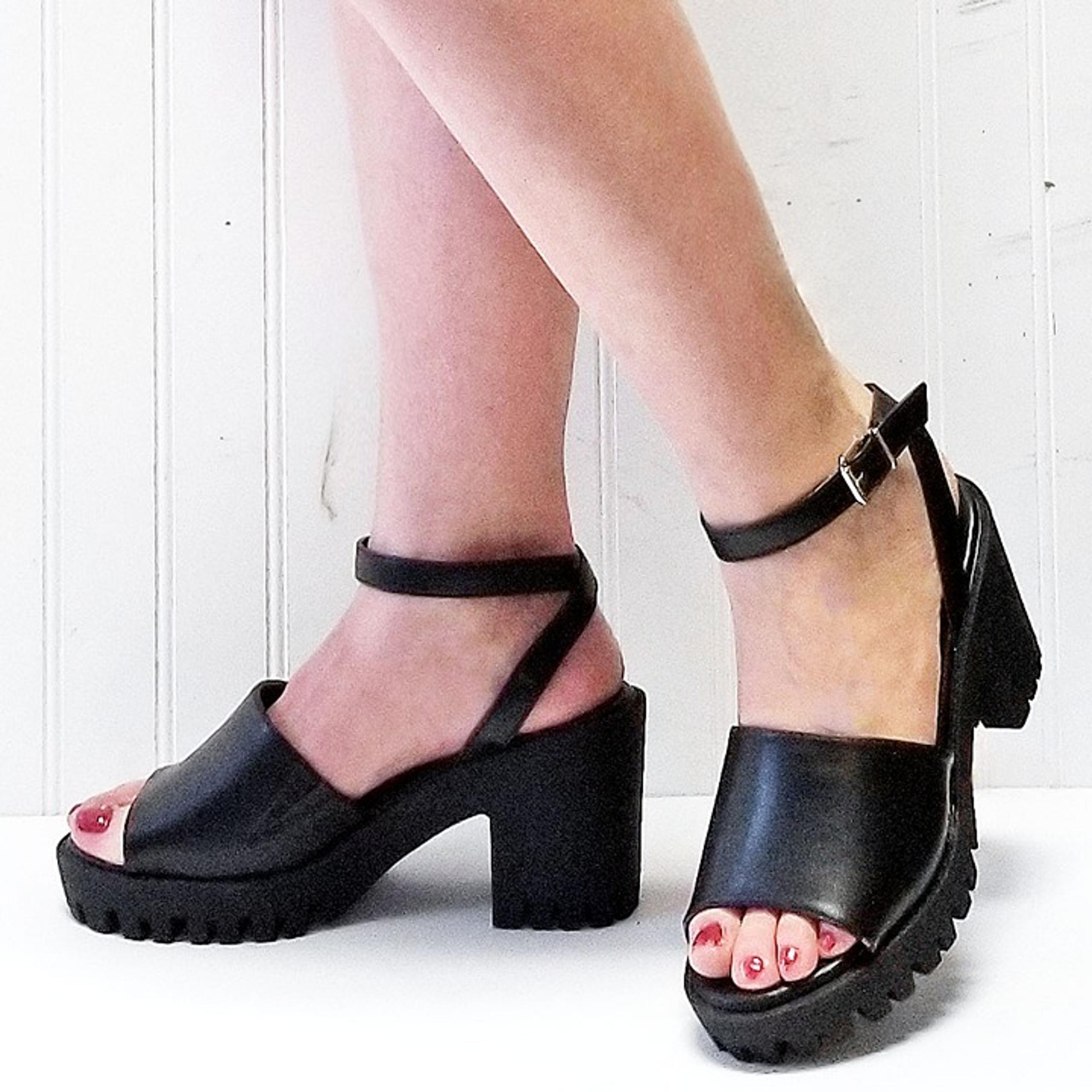 New Women Black Platform Chunky Heel Sandals Size 6