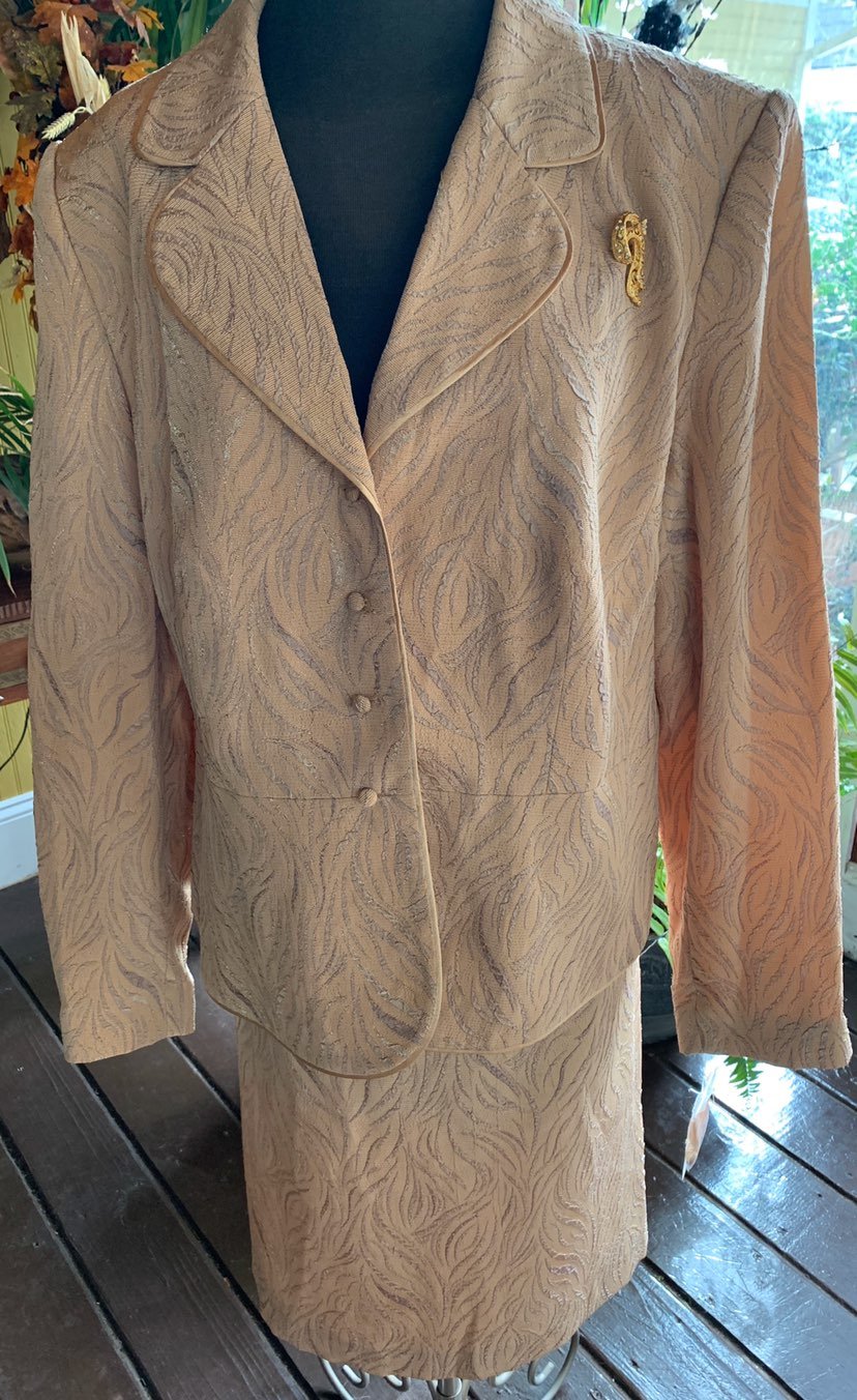 Sioni skirt suit