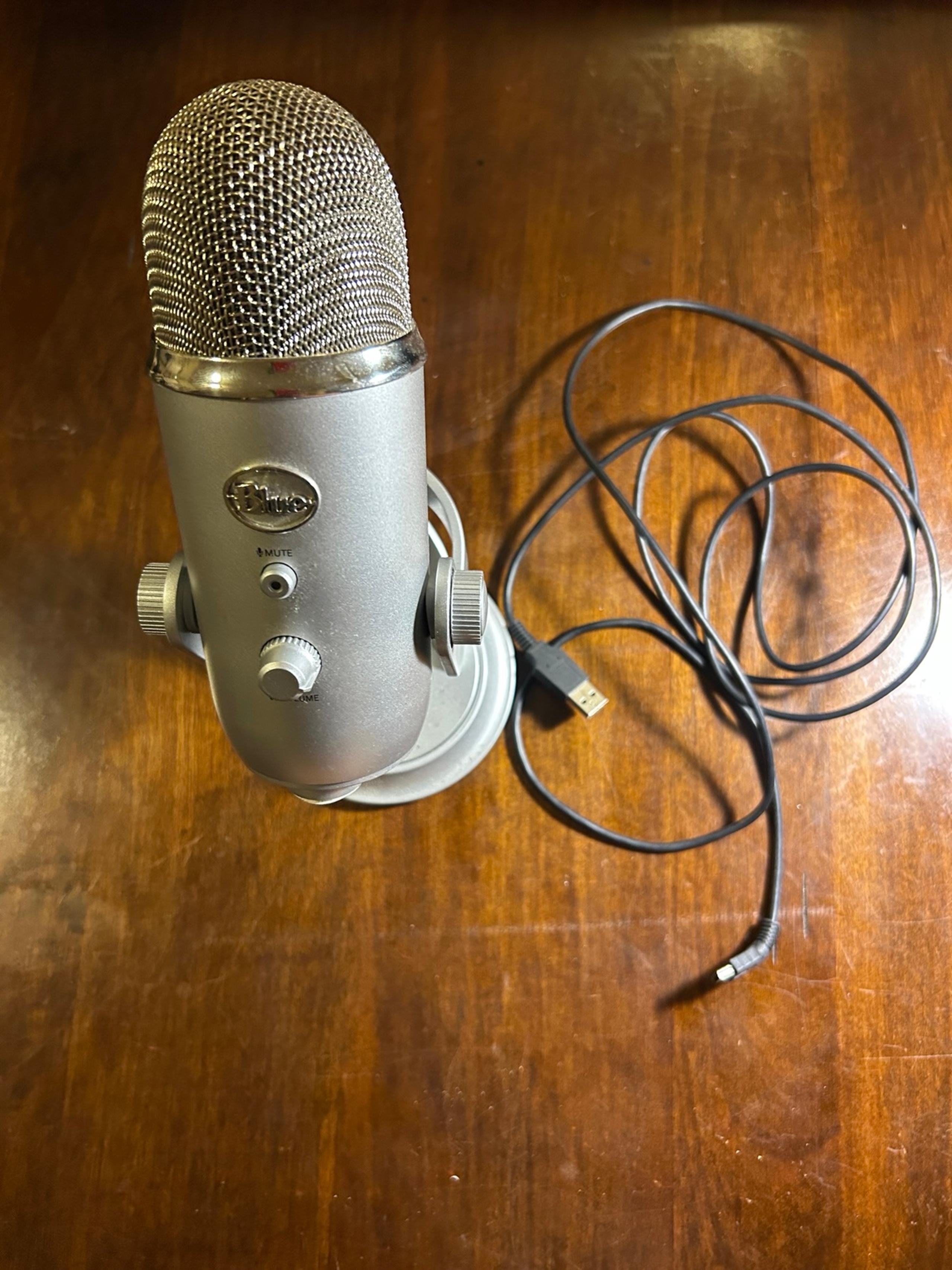 Blue Yeti USB Microphone – Silver – Like New – Excellent Condition