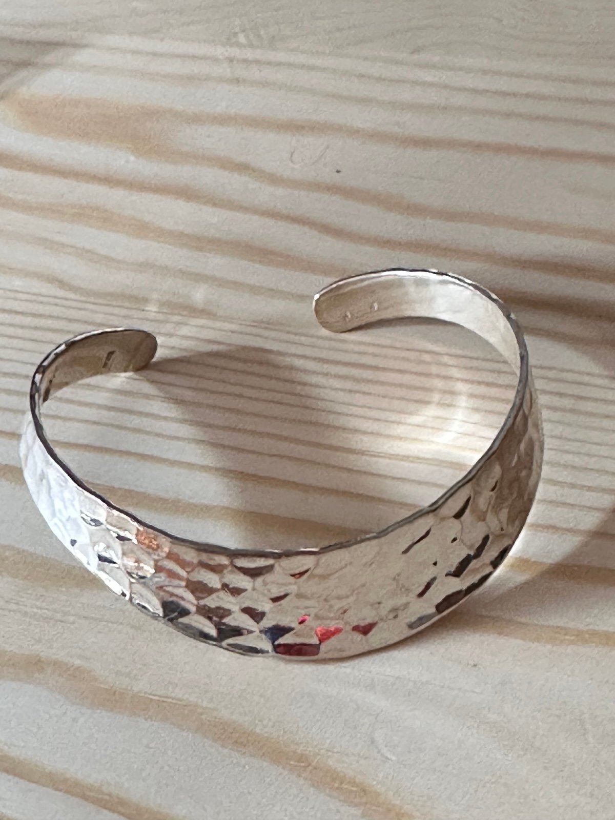 VTG 925 Sterling Silver Cuff Bracelet Curved Hammered 27g High Shine Tested 4128
