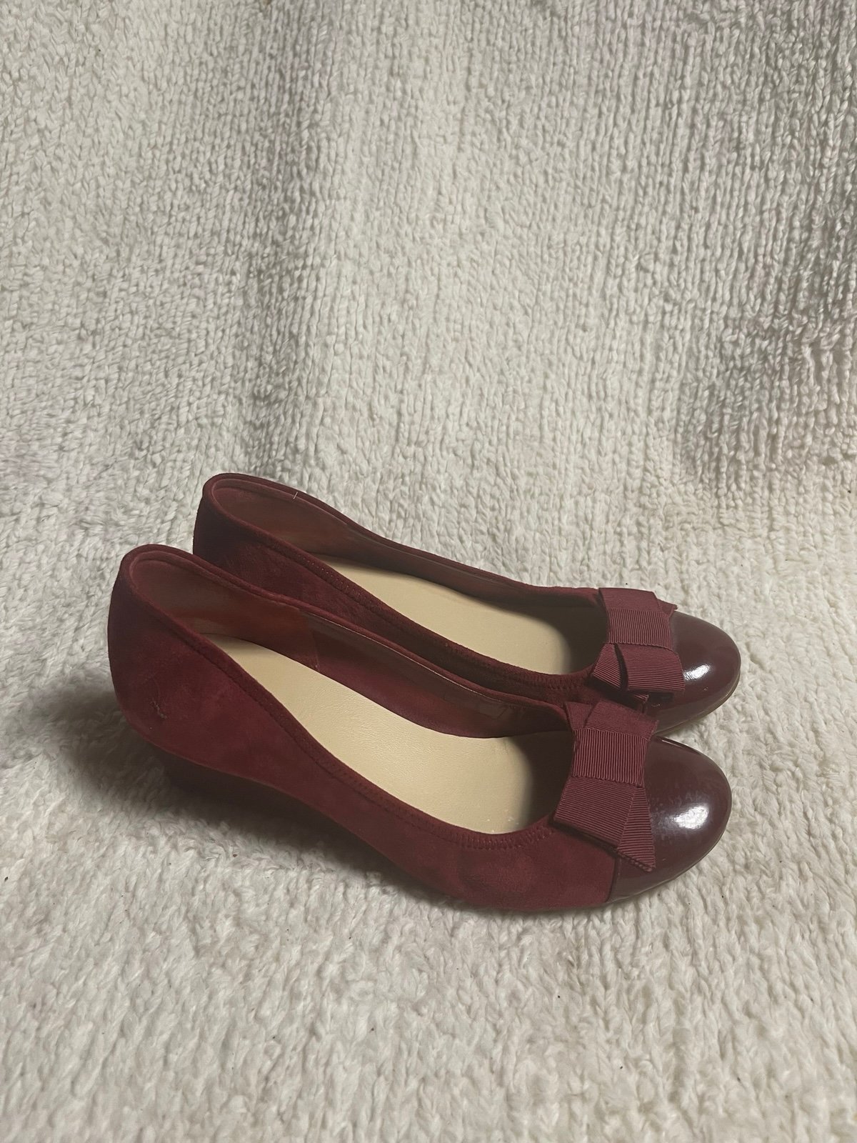 Cole Haan Burgundy Suede & Patent Leather wedge slip on shoes  bow accent SZ8.5B