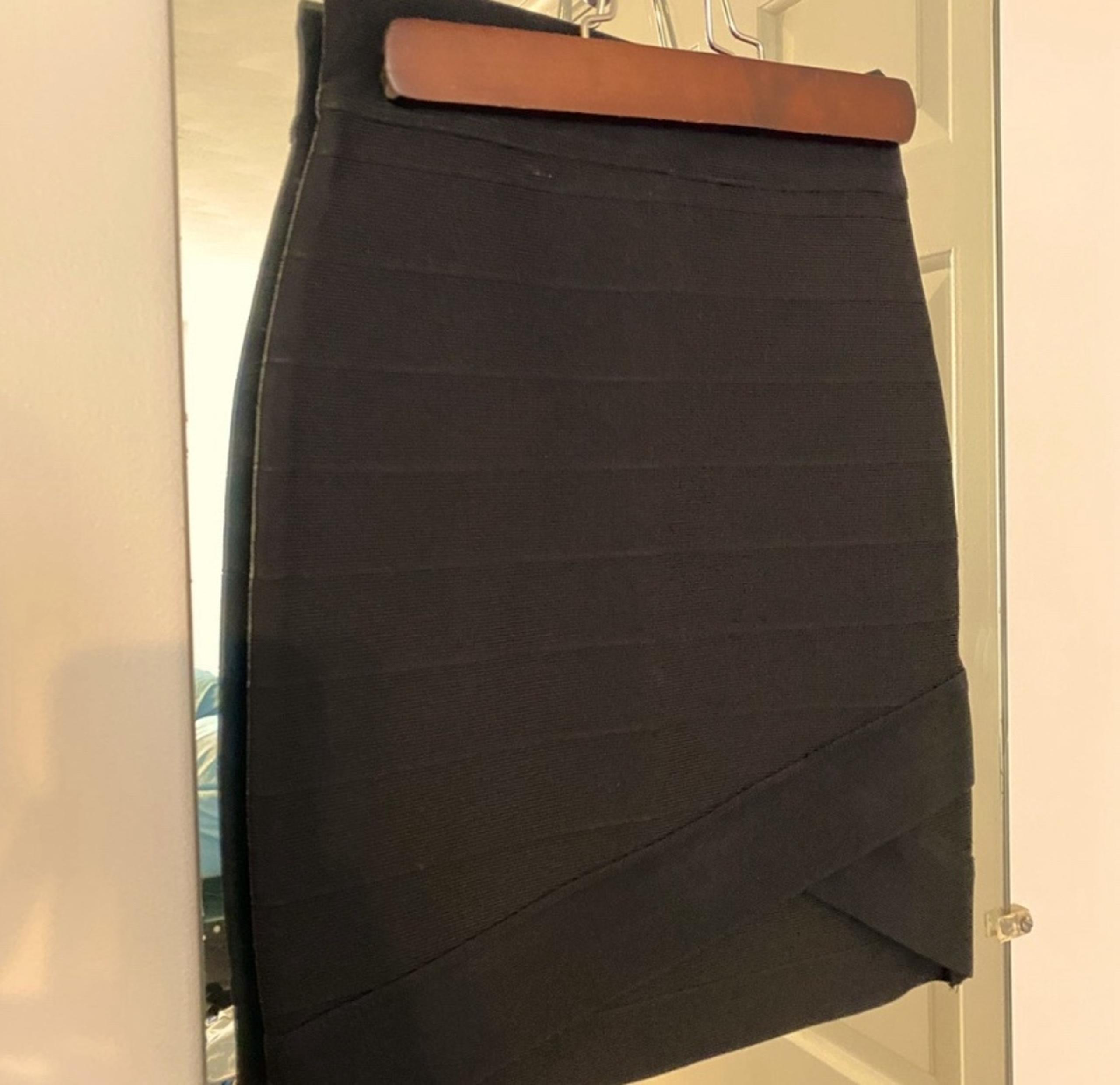 Guess black skirt