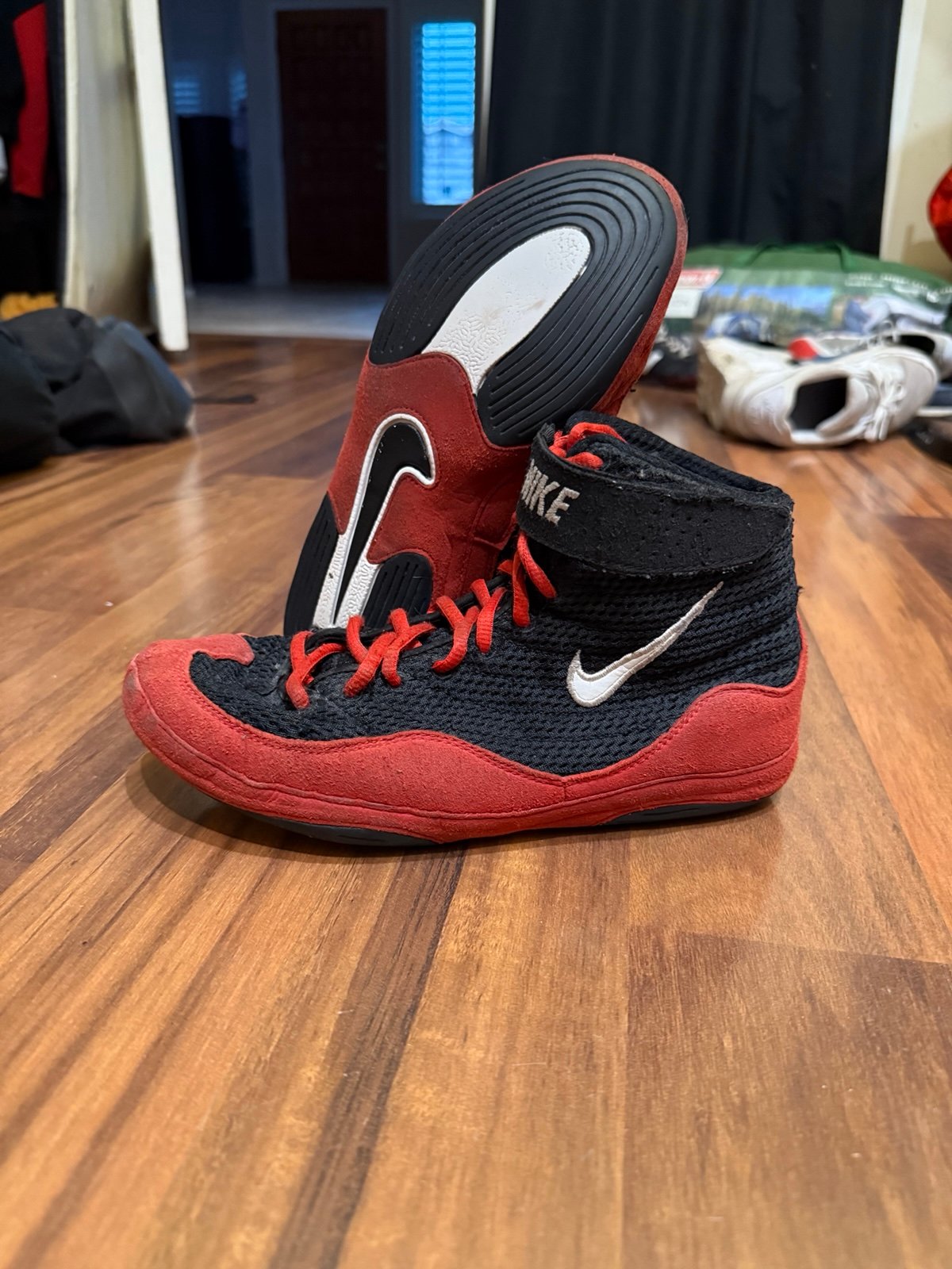 RARE Nike Inflict 3 Black/red size 8