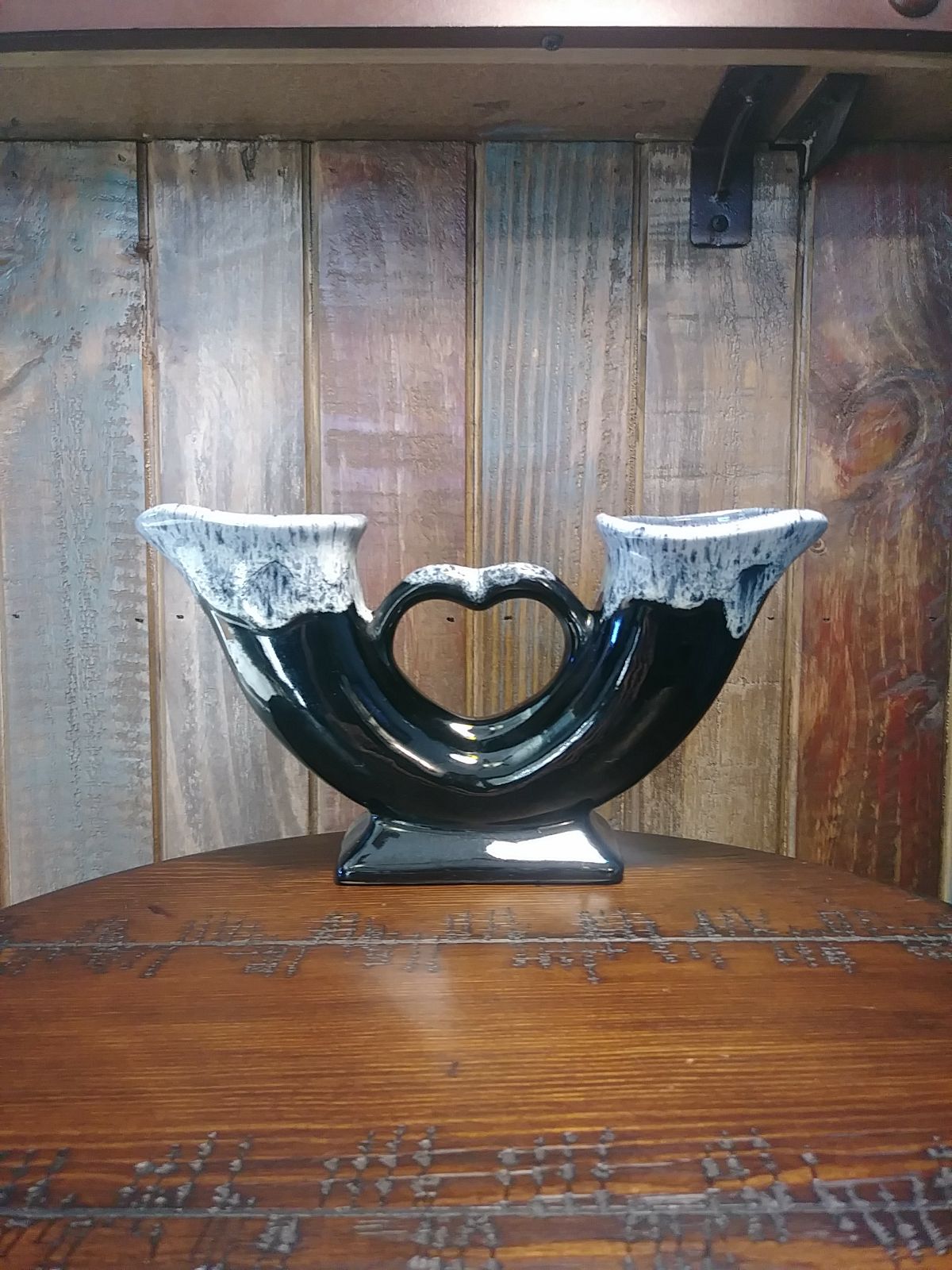 Anna Van Briggle Double Horn Vase Blk/Wh