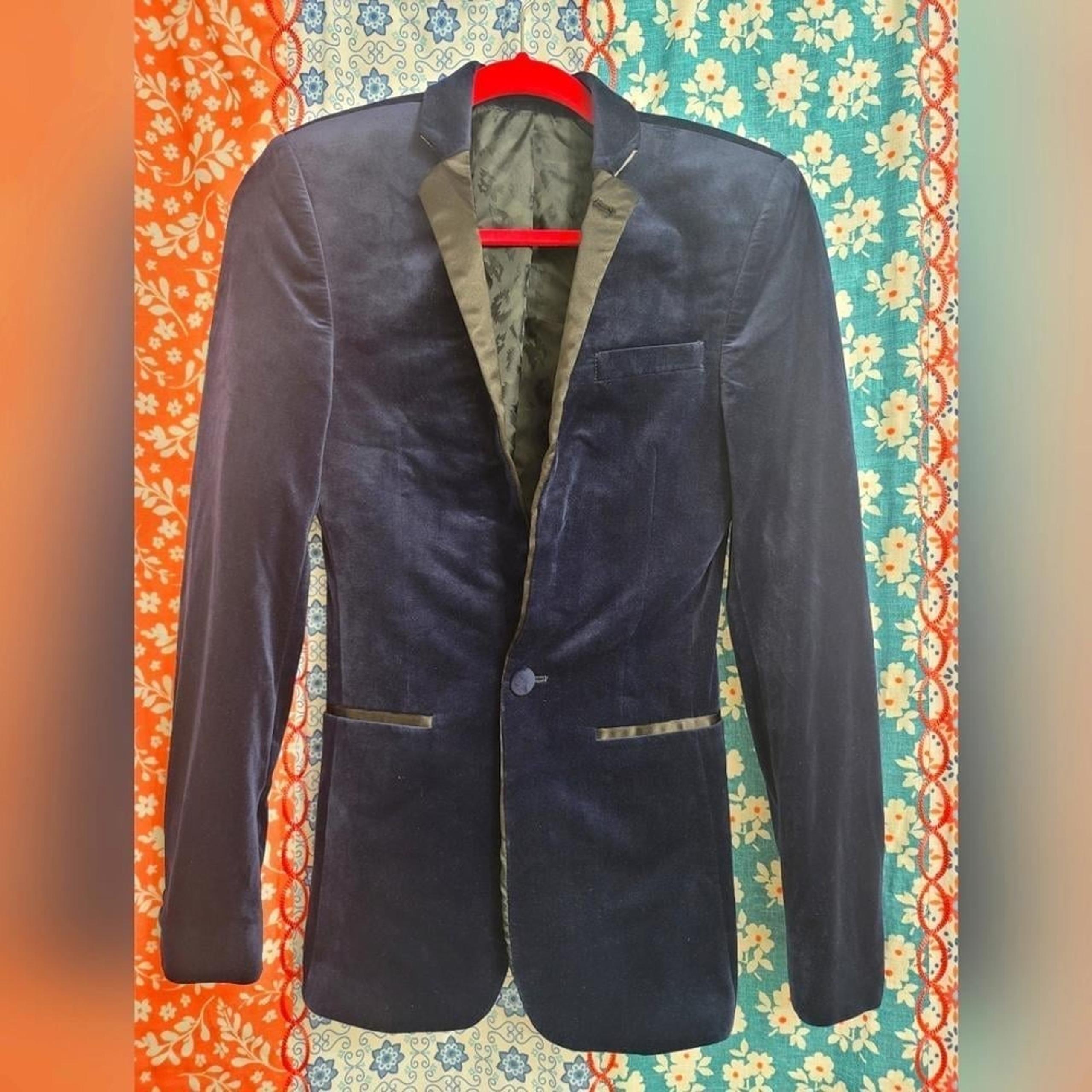 NWOT.  Asos navy men's jacket.   Size 32".  (915)