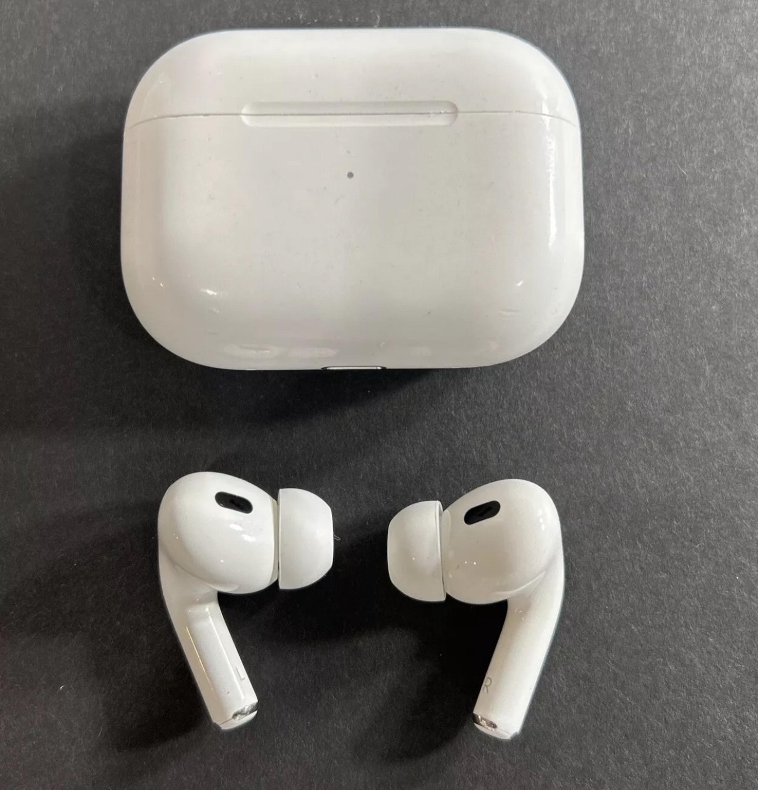 Apple AirPods Pro (2nd Generation) with MagSafe Wireless Charging Case - White