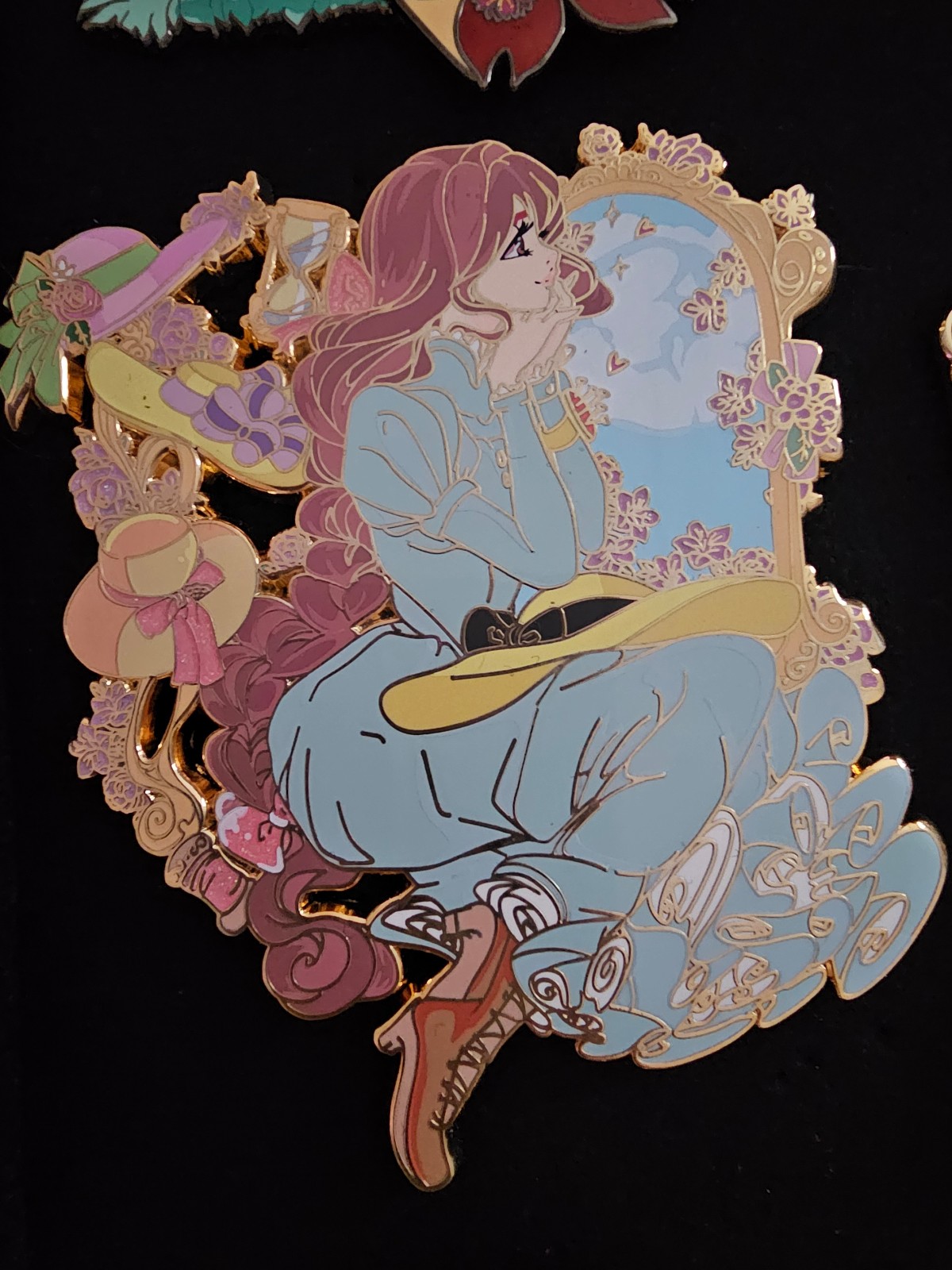 HMC Sophie Pin