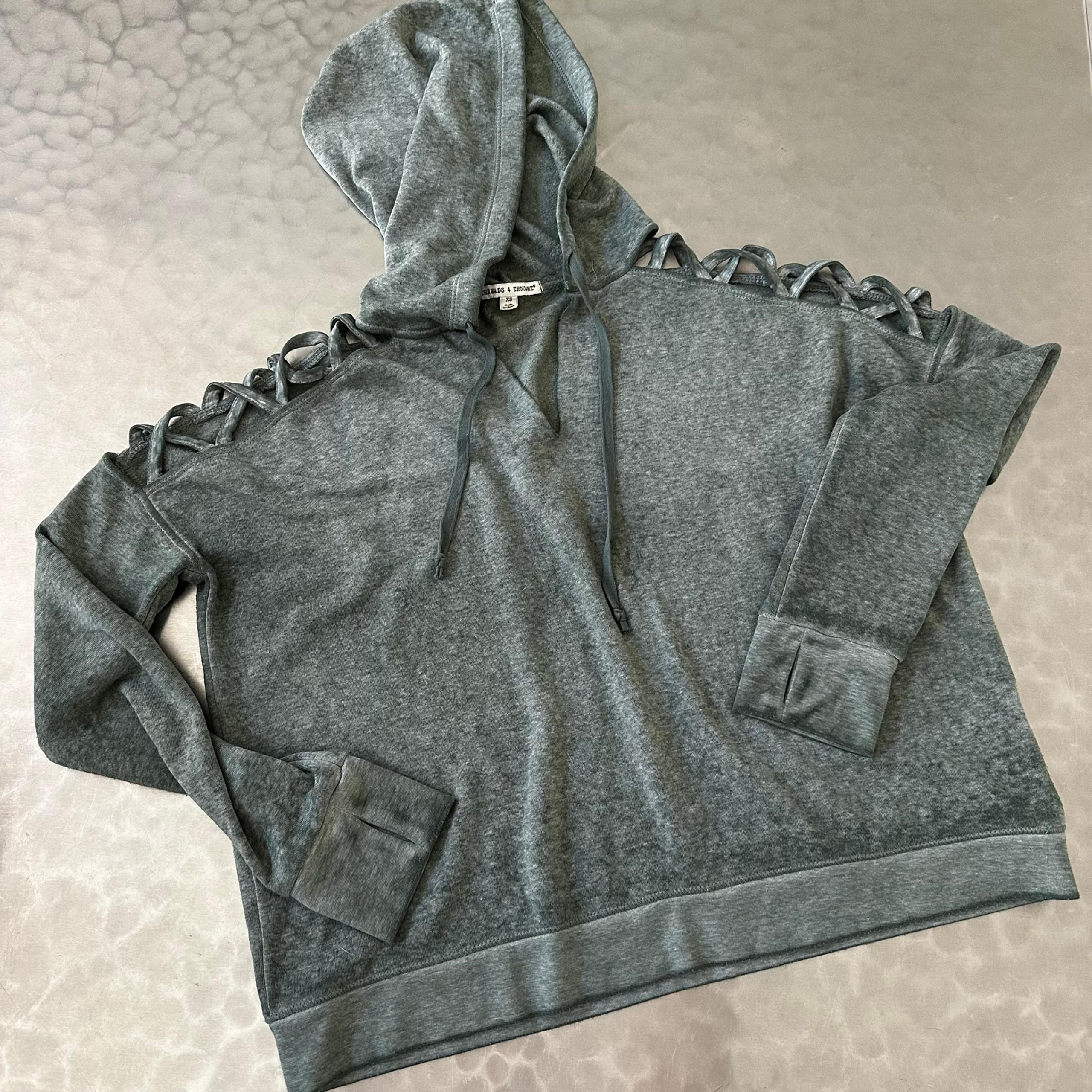 Green pullover with hoodie