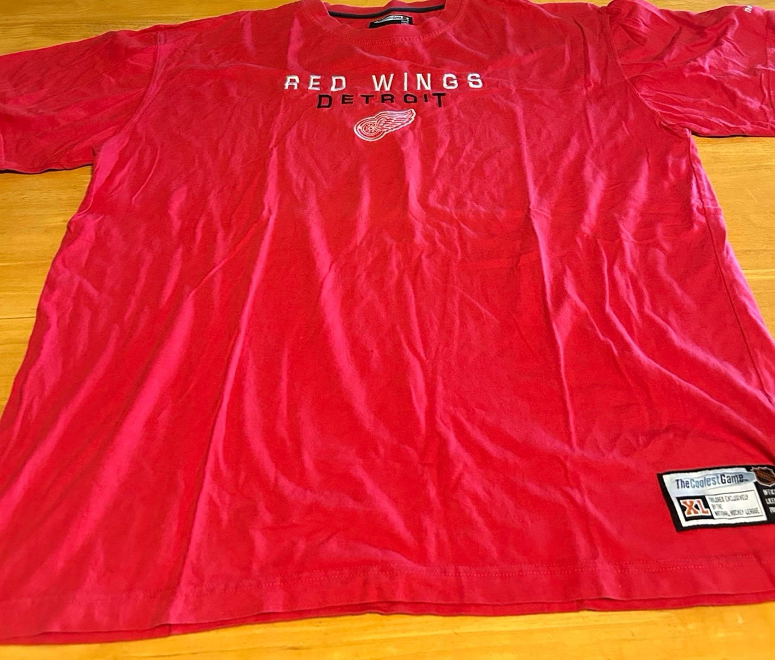 Vintage NHL officially licensed Detroit Red Wings Men’s Tshirt