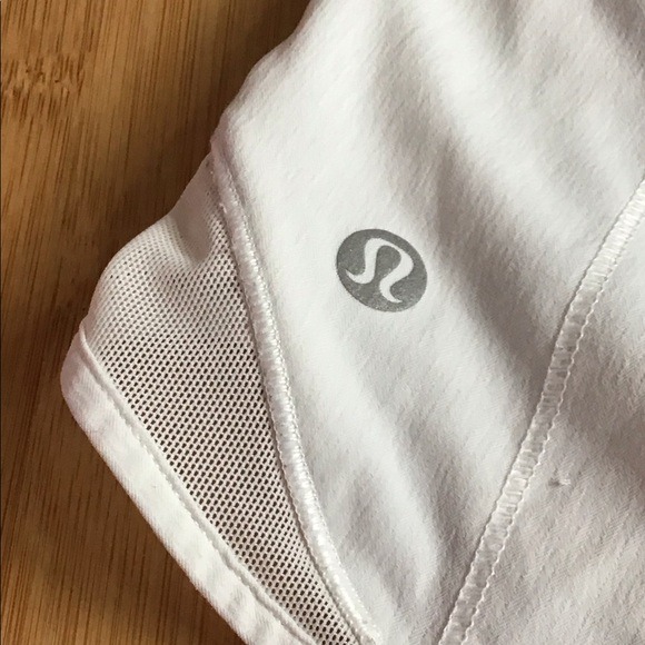 Lululemon Hotty Hot II 2.5” Size 6 Tall