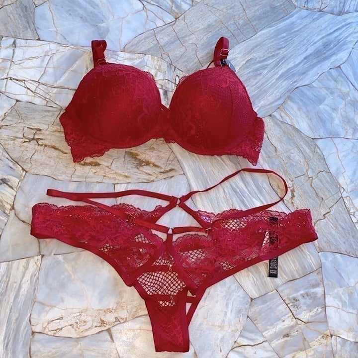 2 Pc Set 32B Bombshell Bra + Small Thong Victoria’s Secret Miraculous PushUp