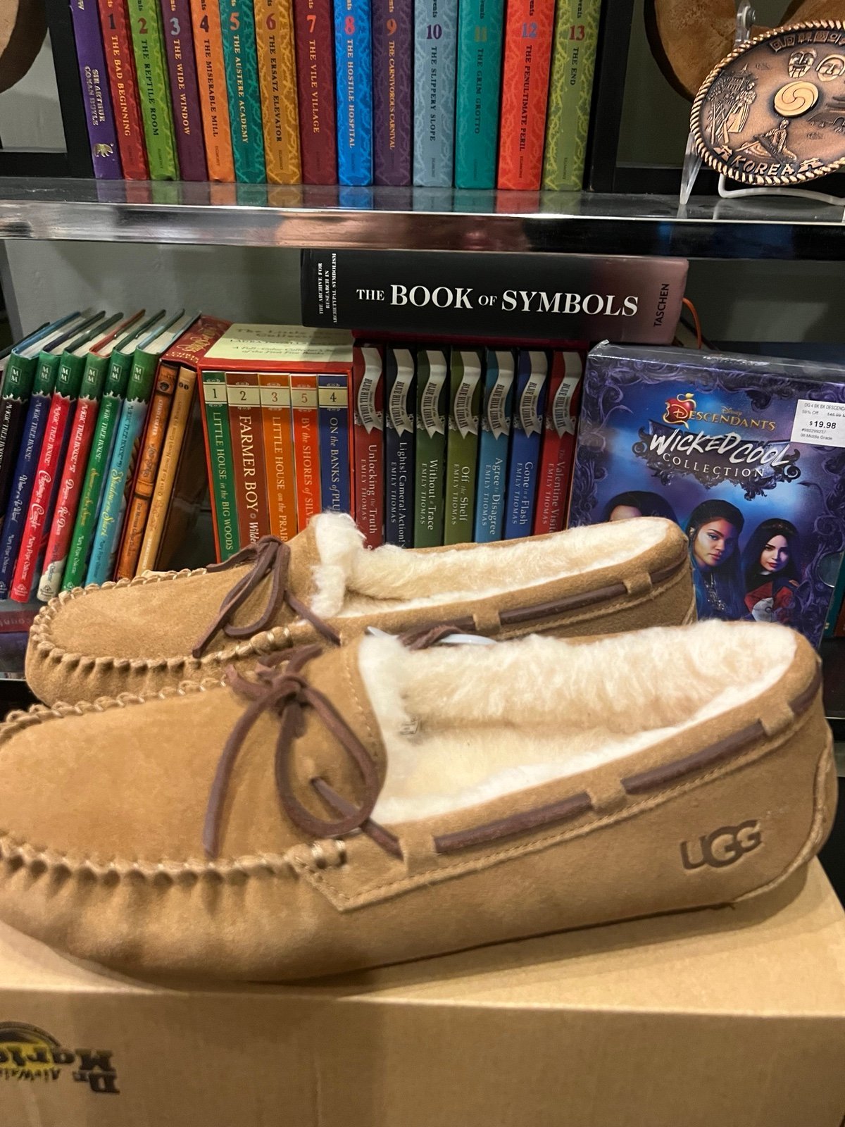 UGG Dakota Women's Moccassin Slipper - Chestnut Suede Size US 11