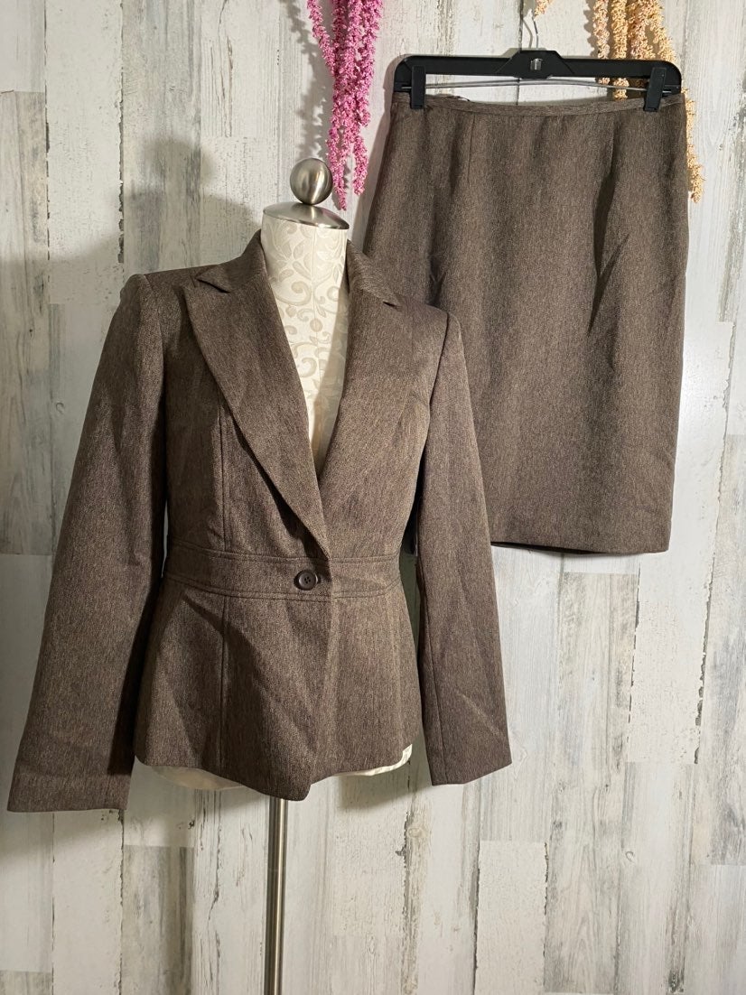 East 5th Two Piece Suit Size 8 Petite #V-1-