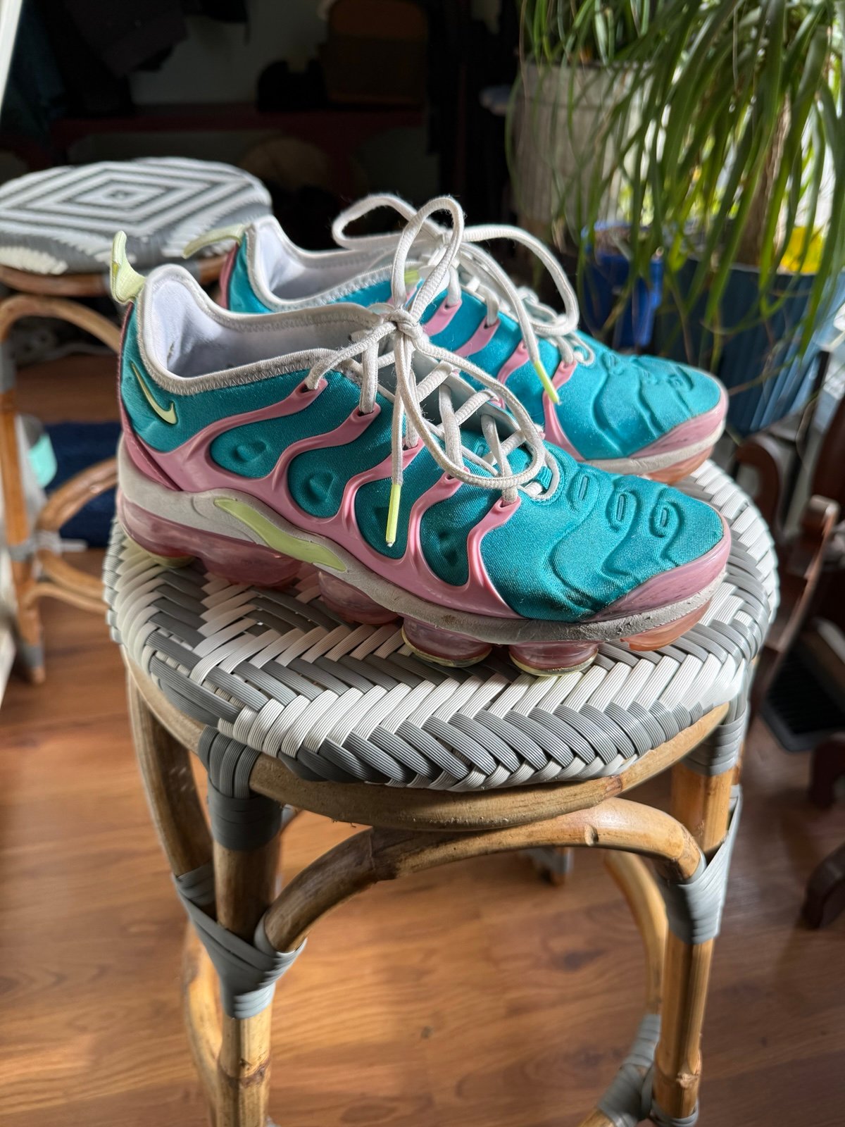 Nike Air Vapormax Plus 'Easter' Blue Teal Volt Pink CW7014-100 Women’s Size 7.5
