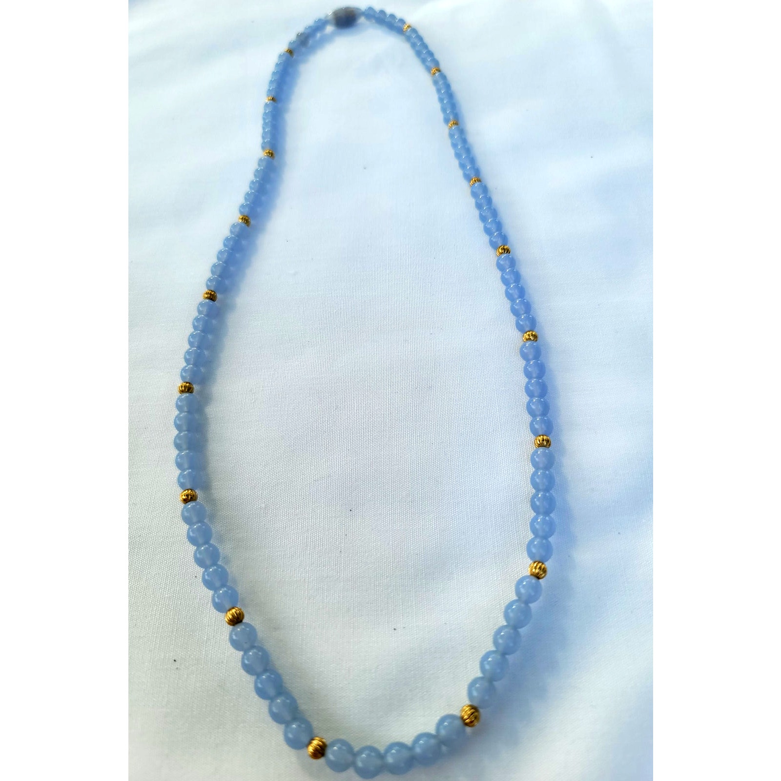 Avon Quartz Bead Necklace Beautiful Blue Textured Gold Tone Beads Vintage 24