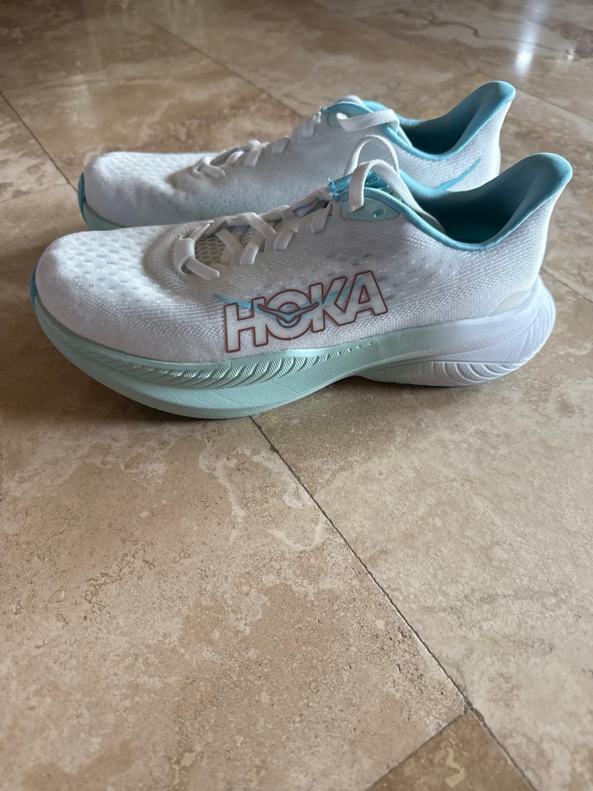 Tennis shoes