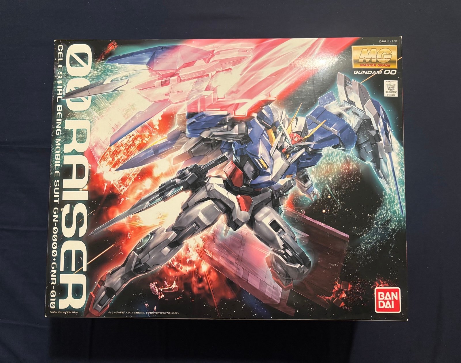 MG 00 Raiser Gundam 1/100 Scale Model Kit