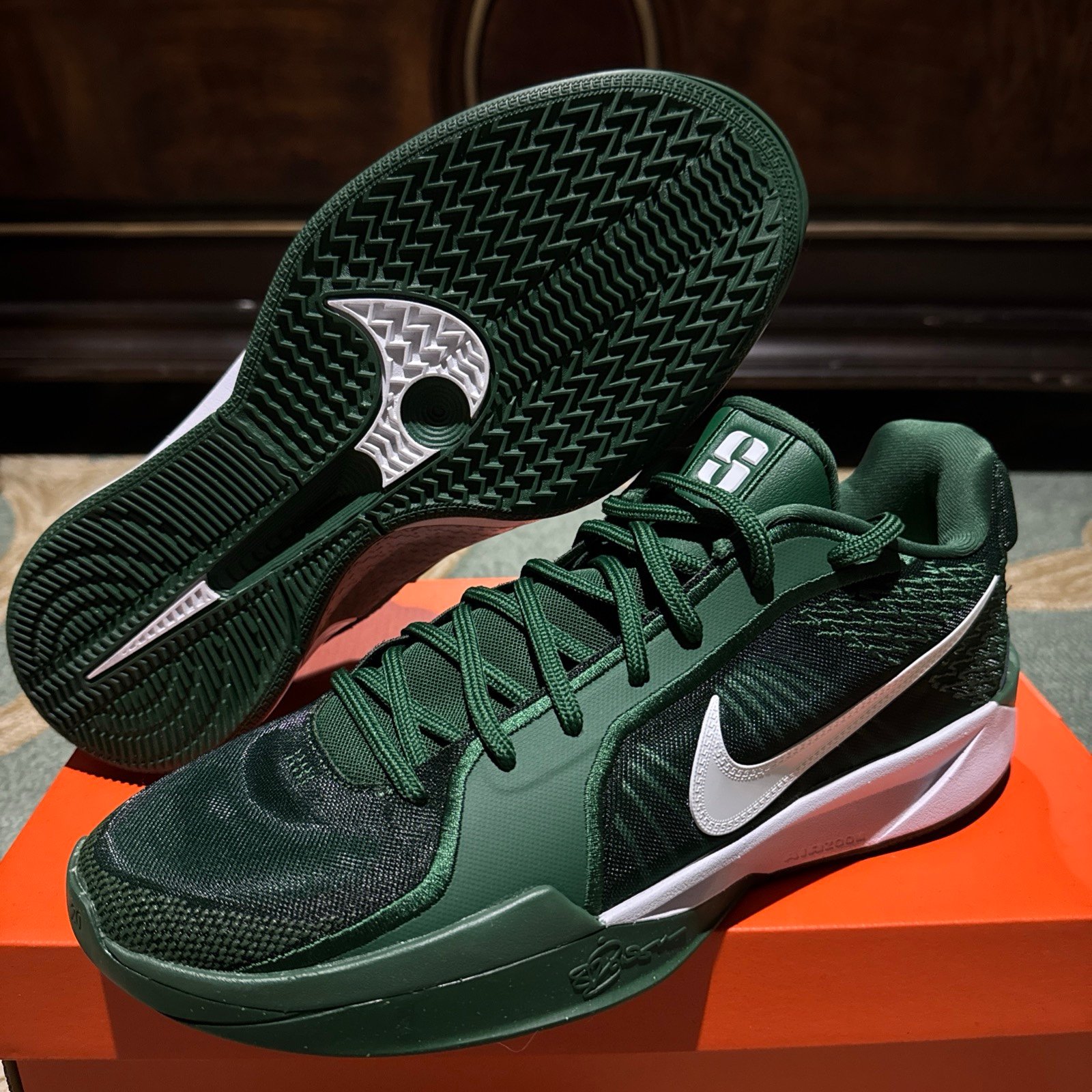 Nike Sabrina 2 TB Gorge Green White HF3234-300 Women Size 11.5 Men Size 10