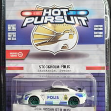 Greenlight 1:64 Hot Pursuit Series 40 2014 Nissan GT-R (R35) Stockholm CHASE