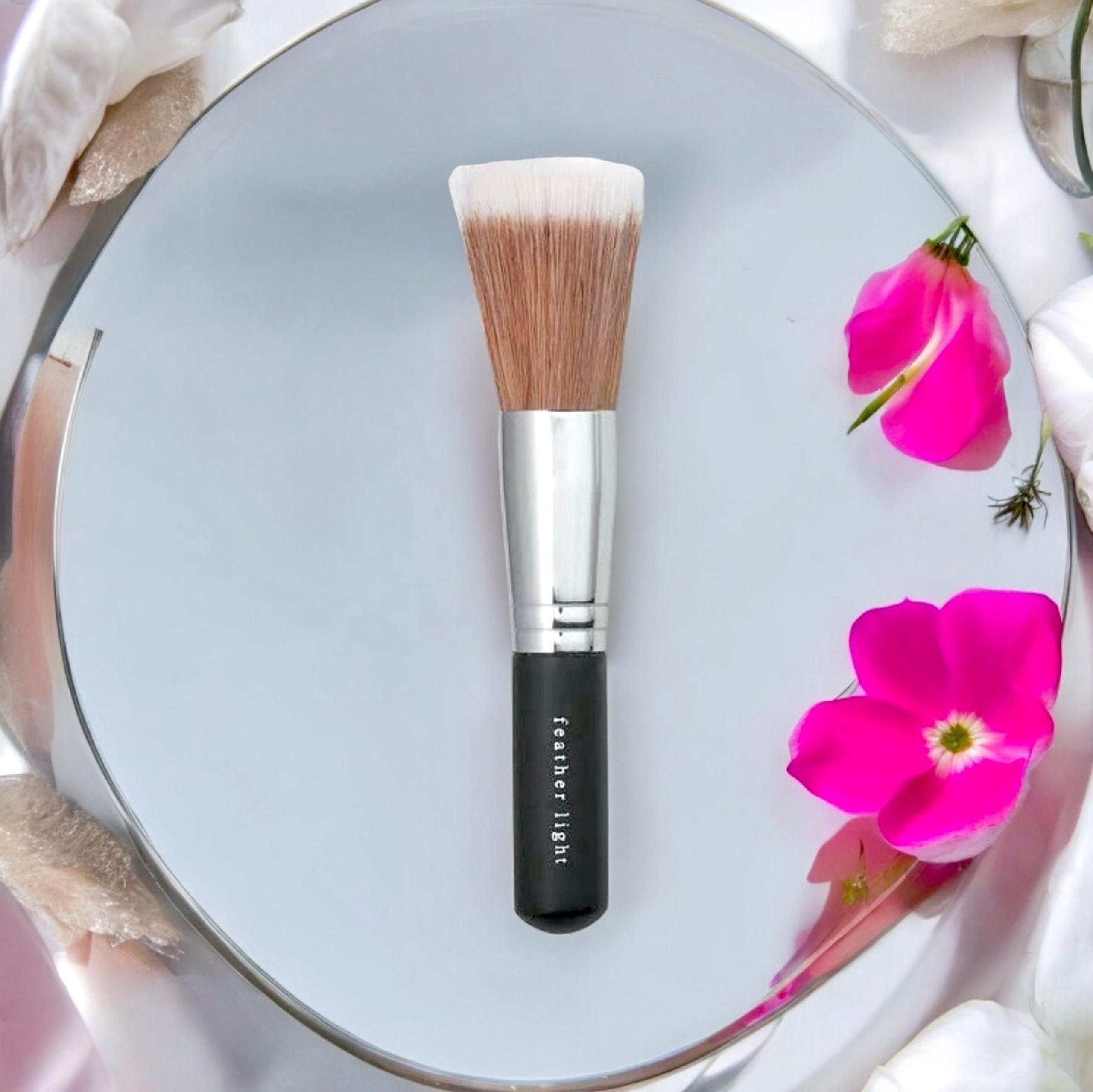 Bare Escentuals Feather Light Face Brush Makeup Brush