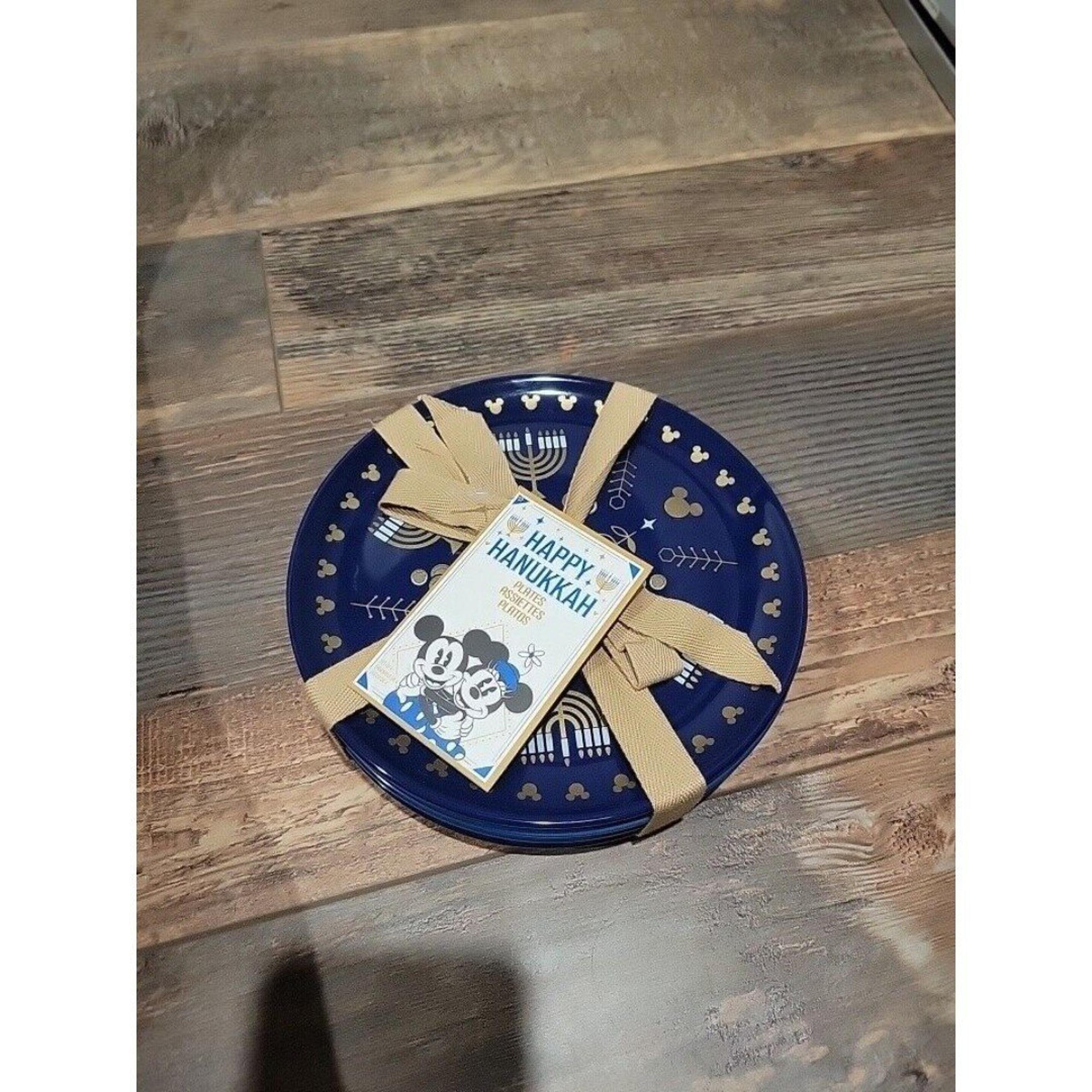 Disney parks 2022 Mickey Mouse Happy Hanukkah 4pc salad appetizer Plate Set