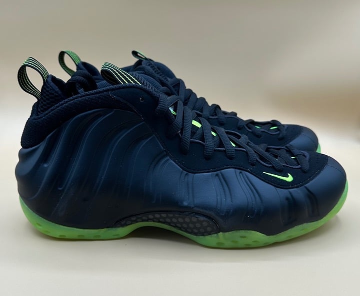 Nike Air Foamposite One Black Volt