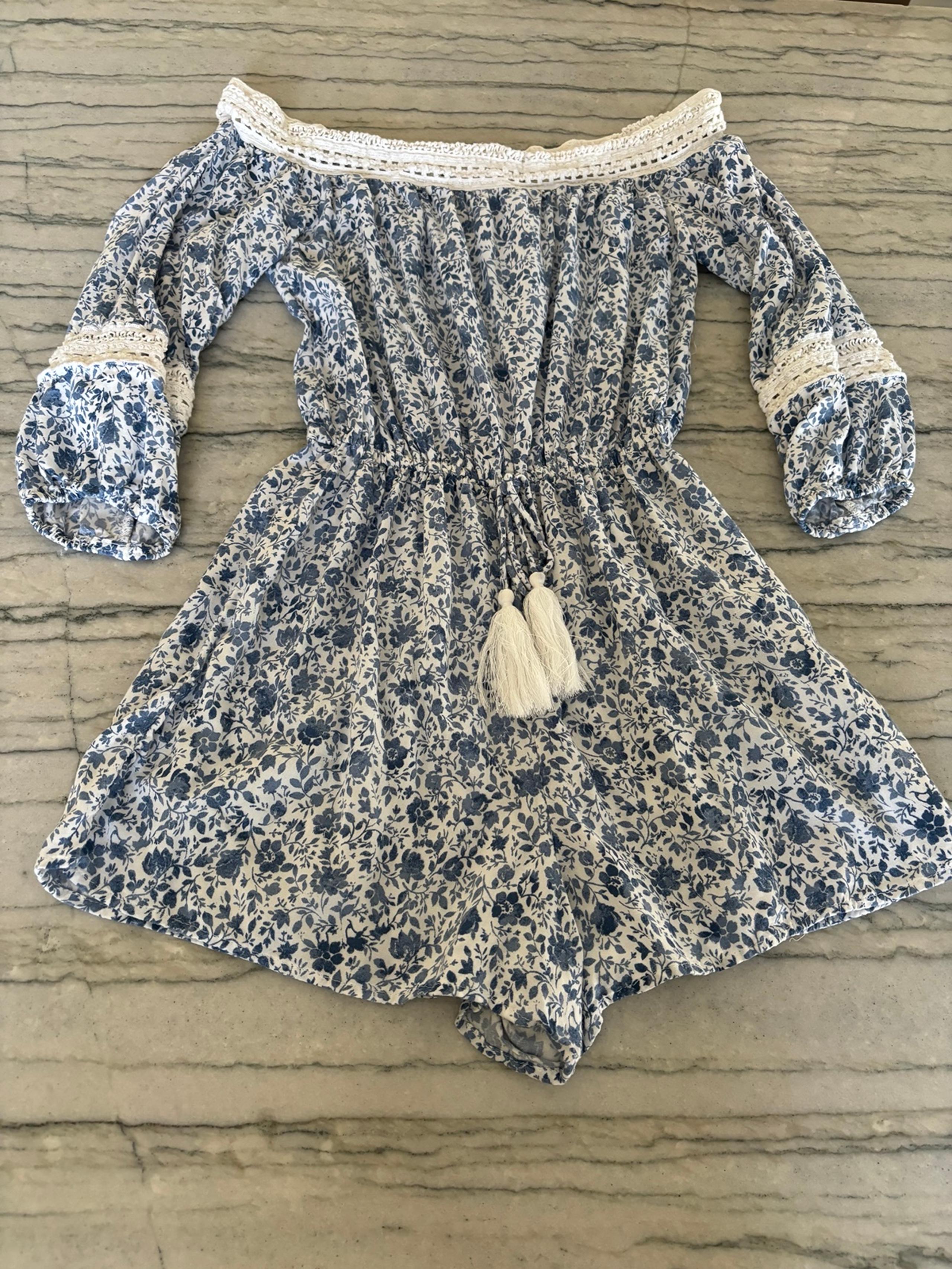 Hollister Women's Off the Shoulder Blue and White Floral Romper Size XS