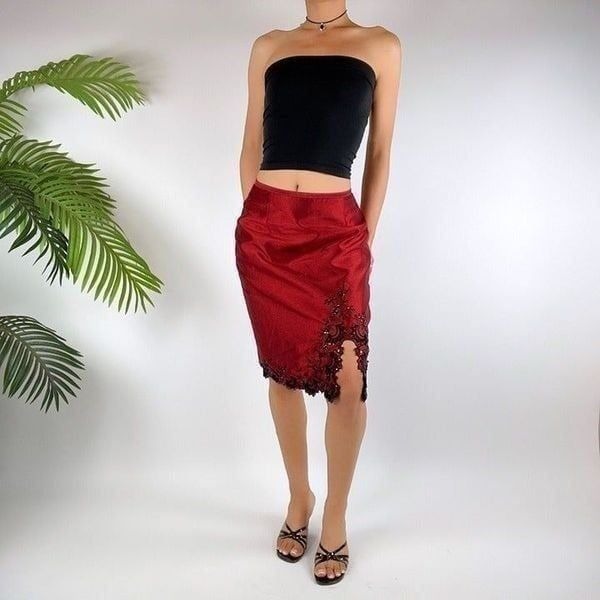 Vintage Y2K Red Floral Vampy Whimsigothic Low Rise Grunge Midi Skirt / Size: 4