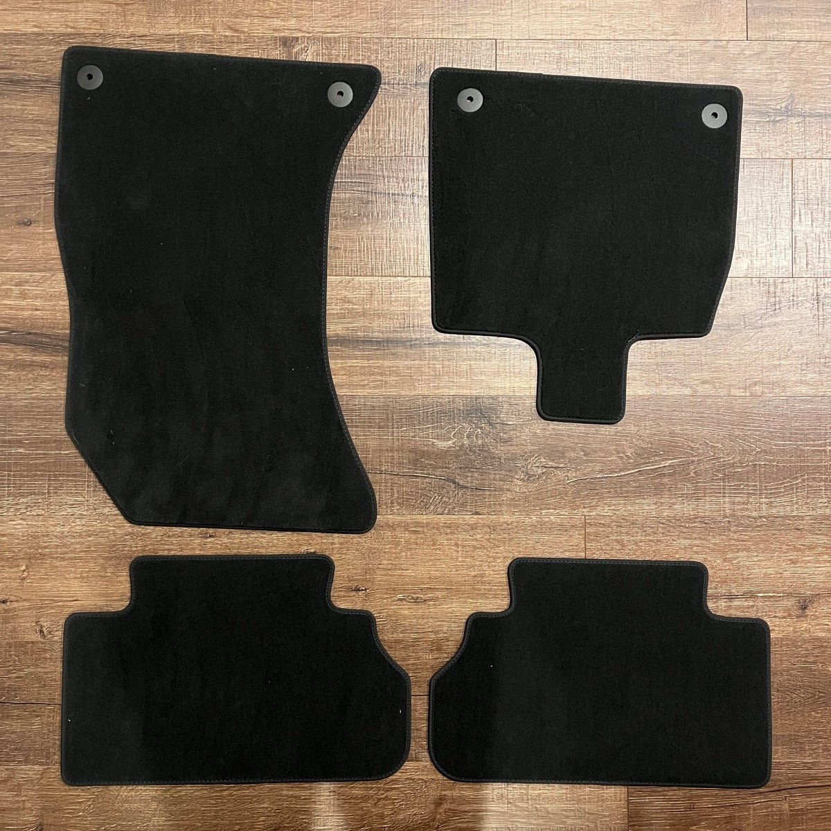 Audi | Q5 (2009 - Present) Carpeted Floor Mat Set - Sabre (Black) Audi | Q5 (2009 - Present) Carpeted Floor Mat Set - Sabre (Black)