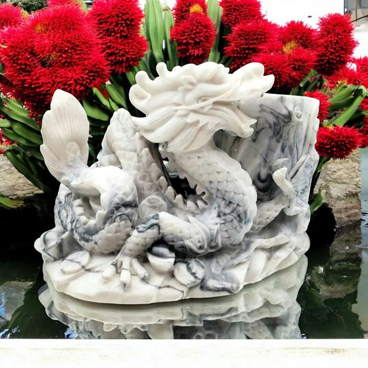 Dragon Statue With Detailed Textures & Intricate Design Vase Decor